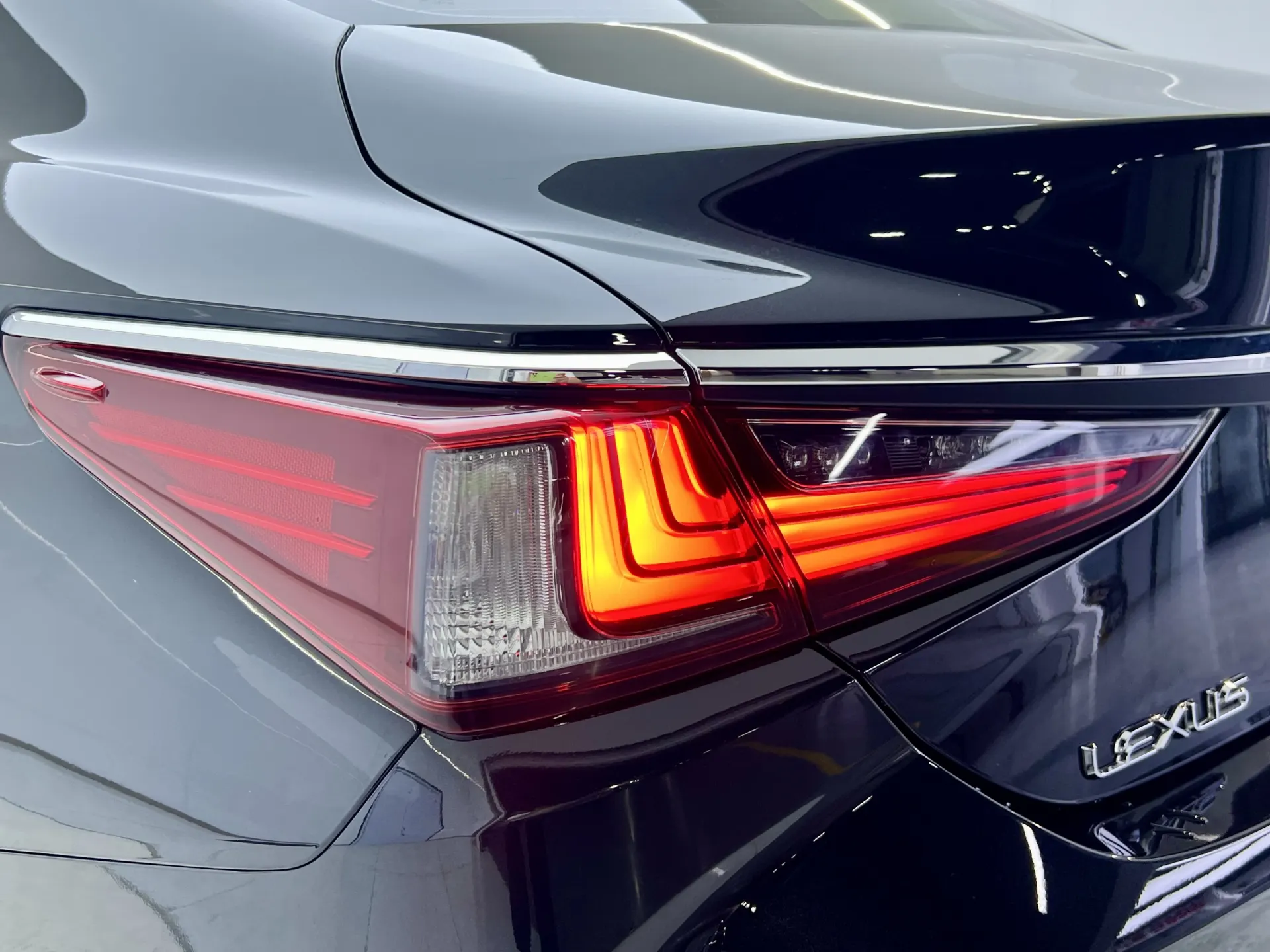 Lexus ES 200, 2022 9
