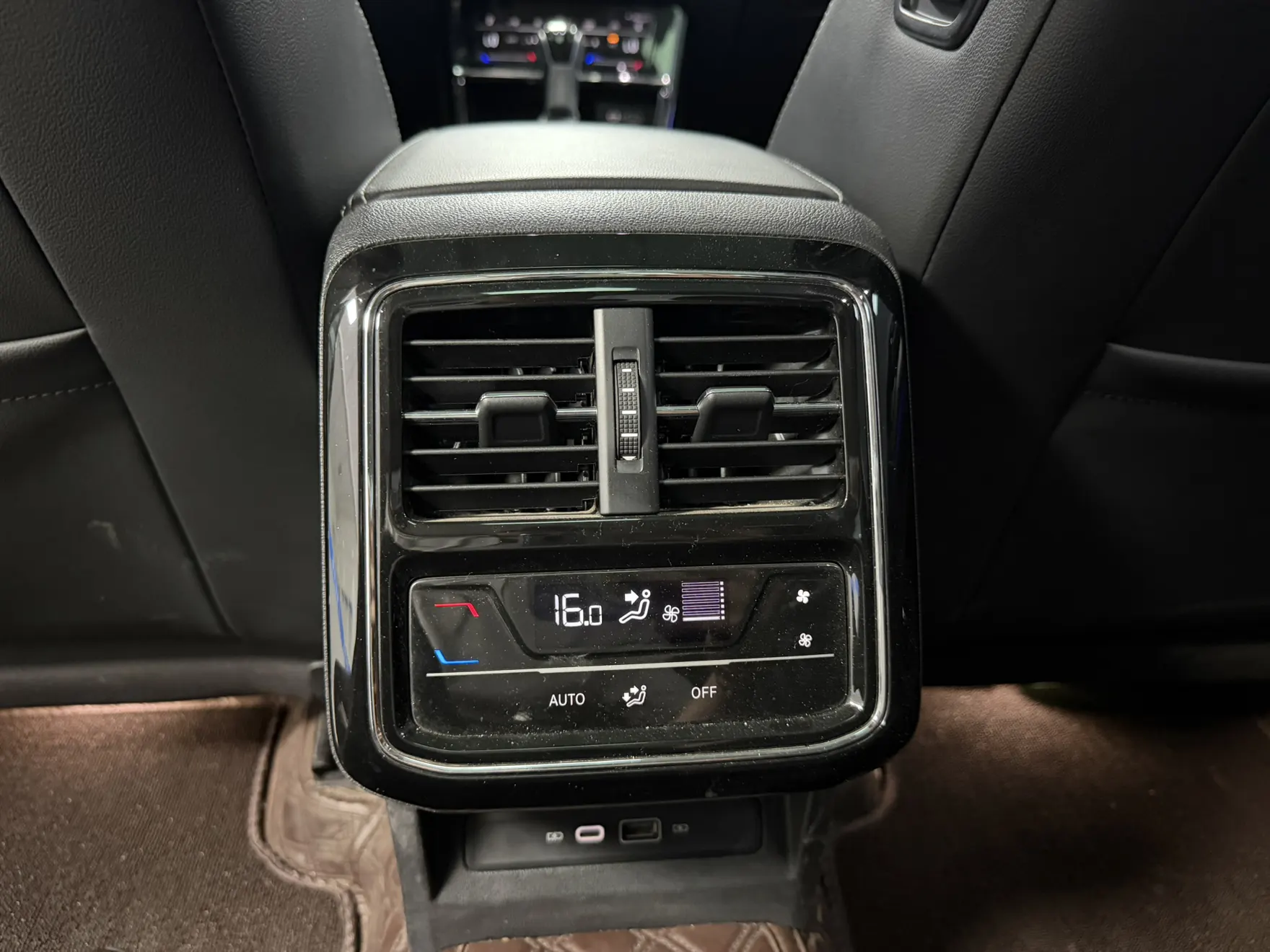 Volkswagen Passat, 2023 14
