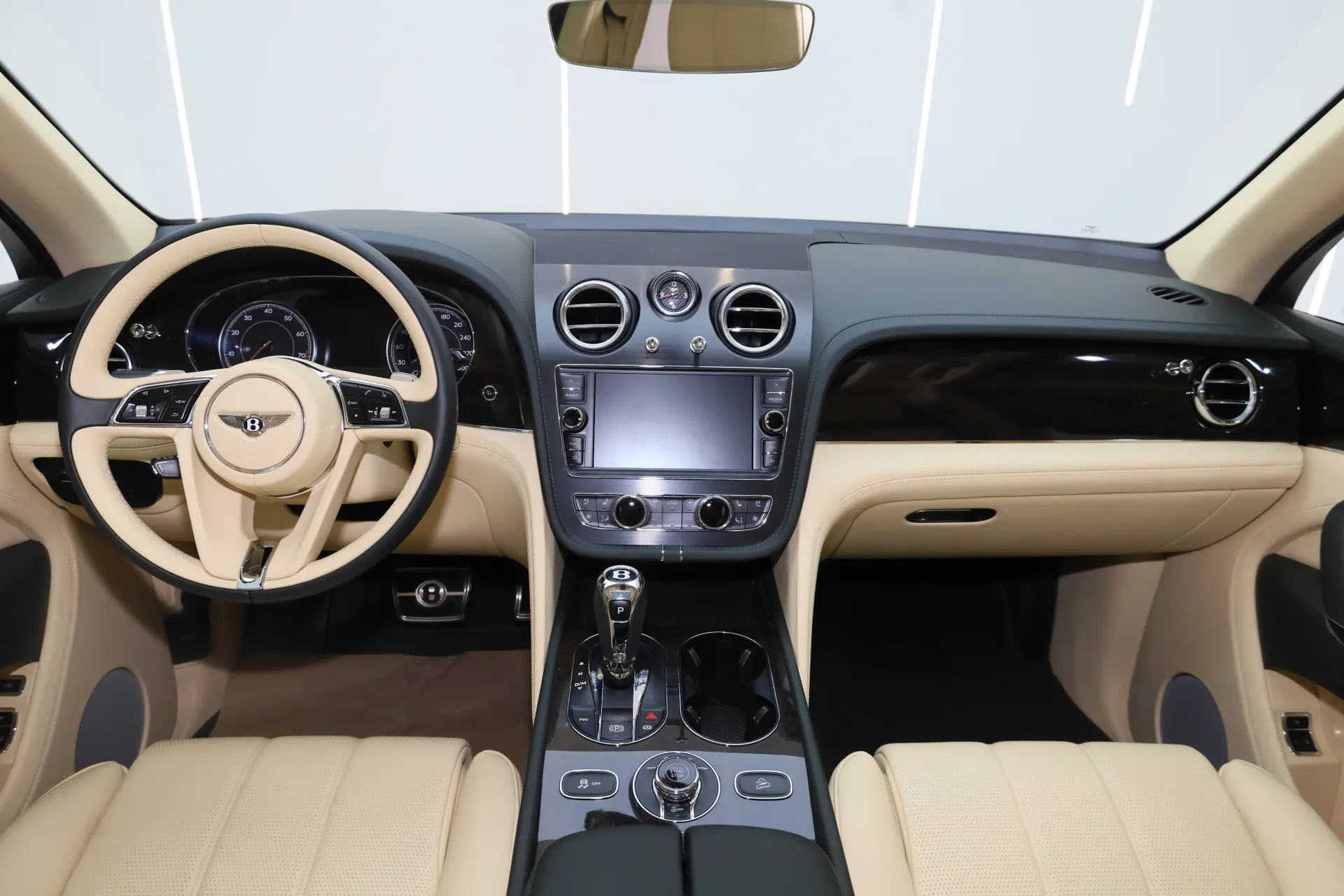 Bentley Bentayga, 2020 15