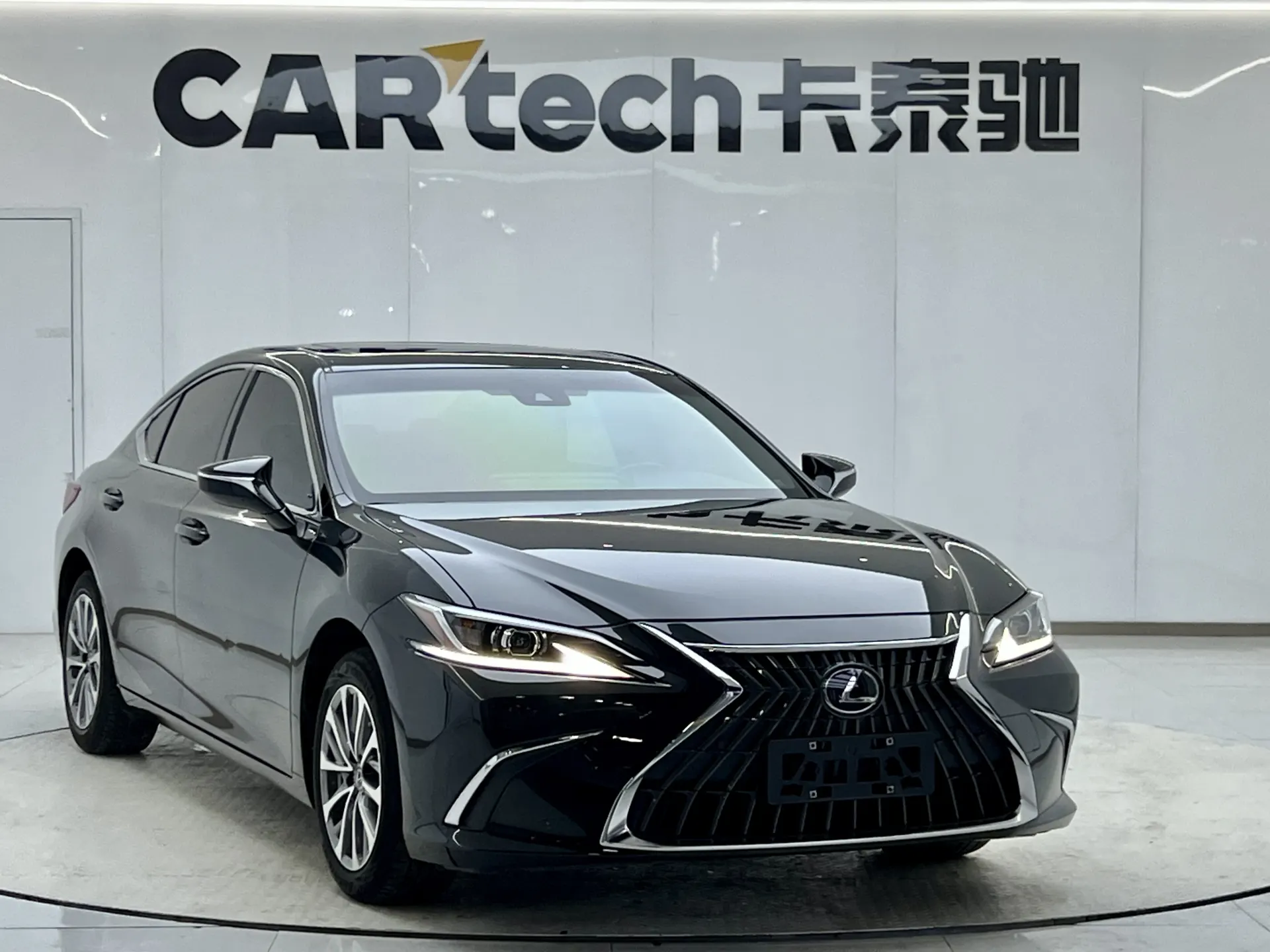 Lexus ES 200, 2022 7