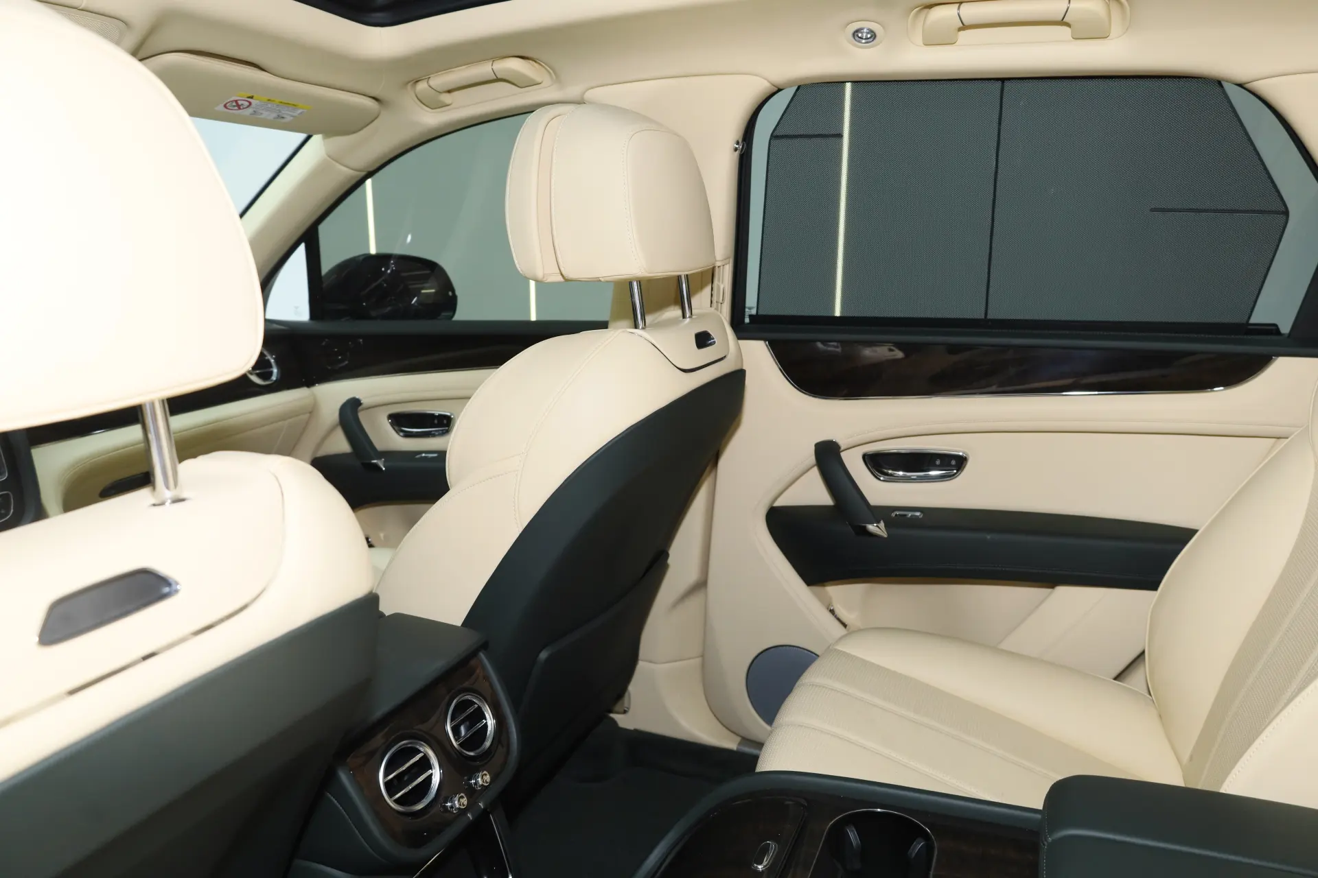 Bentley Bentayga, 2020 24