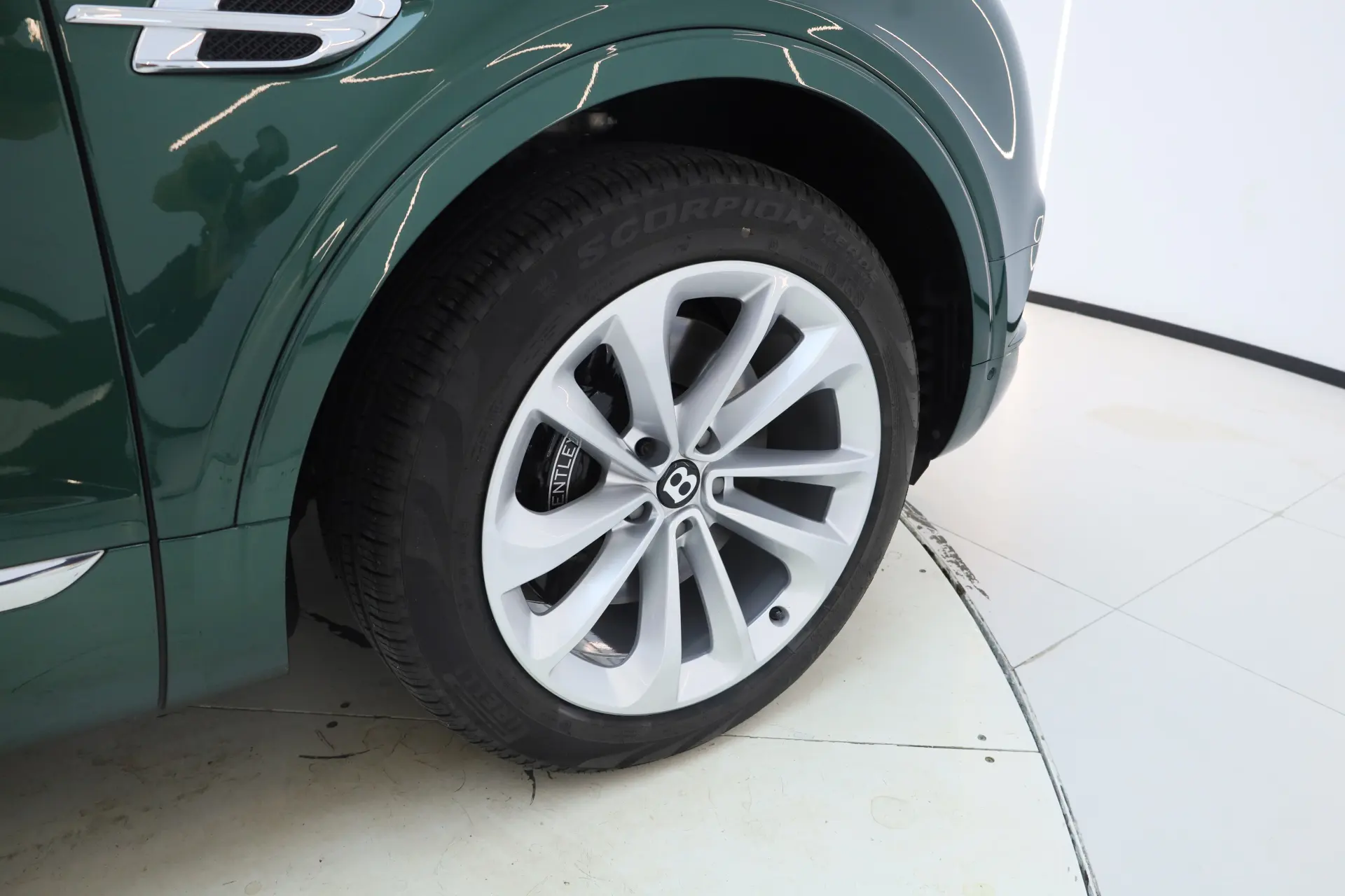 Bentley Bentayga, 2020 11