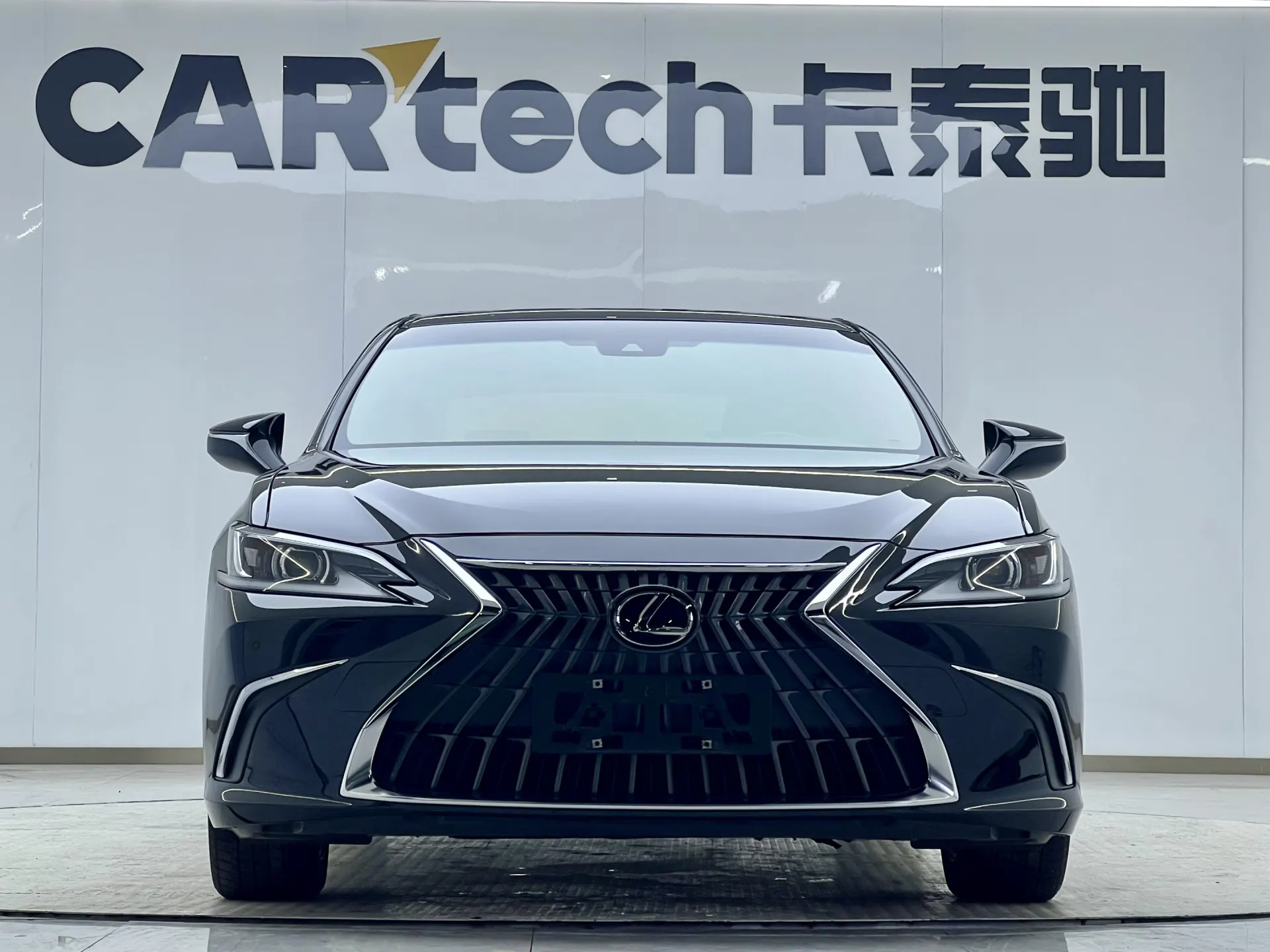 Lexus ES 200, 2022 11