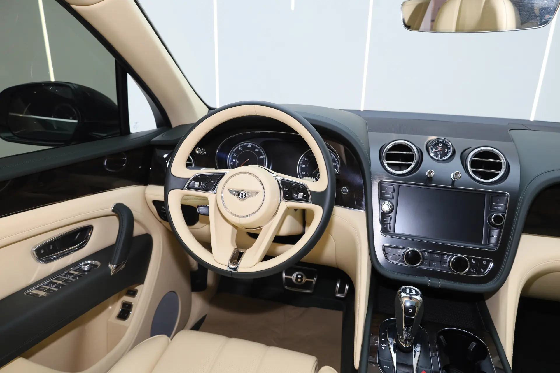 Bentley Bentayga, 2020 30