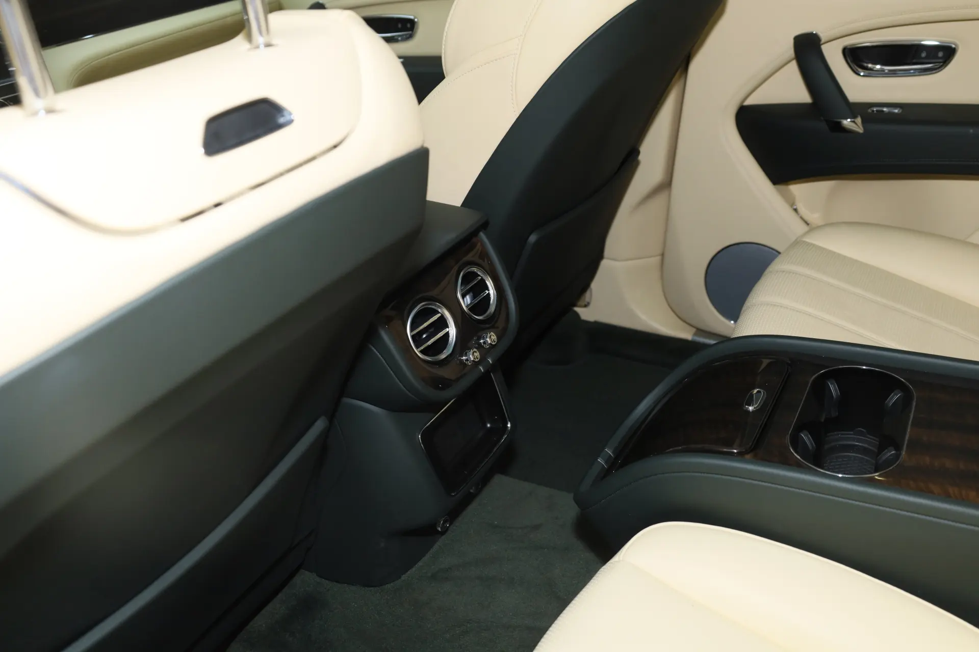 Bentley Bentayga, 2020 26