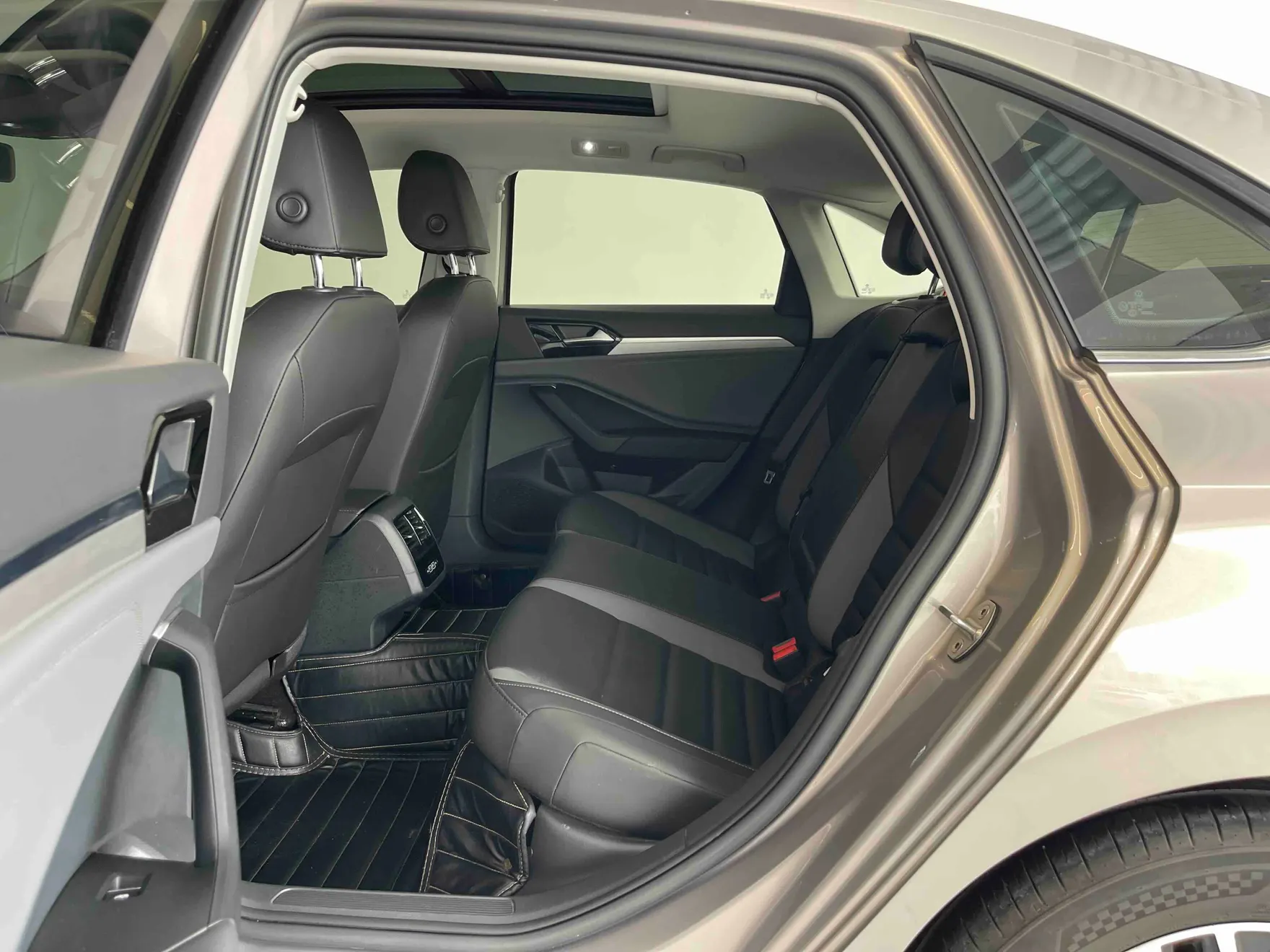 Volkswagen Sagitar, 2020 18