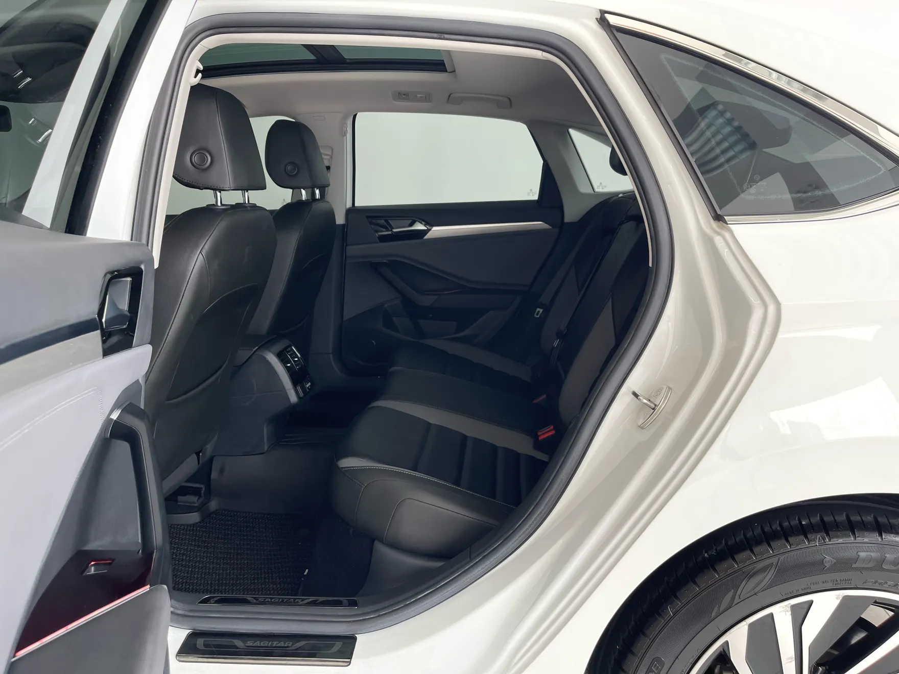 Volkswagen Sagitar, 2022 18