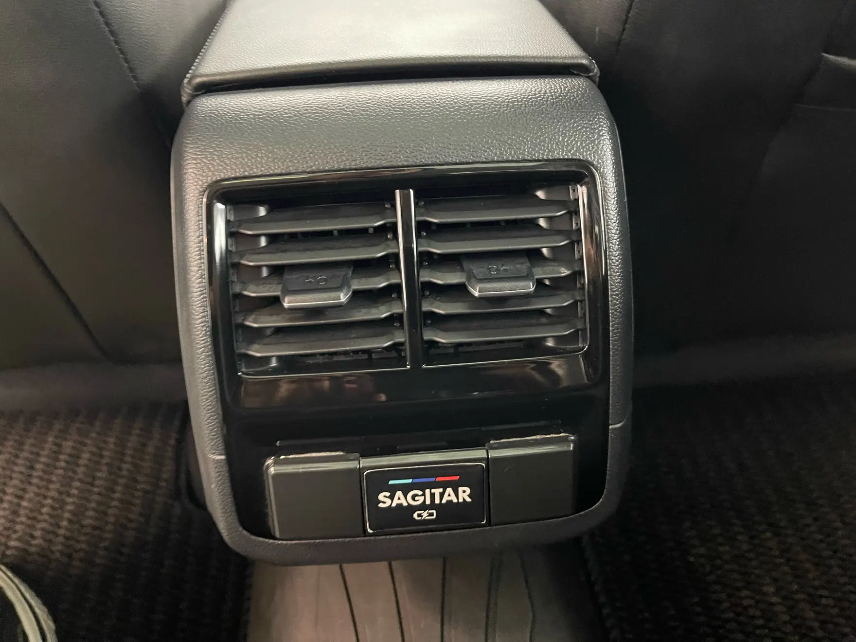 Volkswagen Sagitar, 2022 17