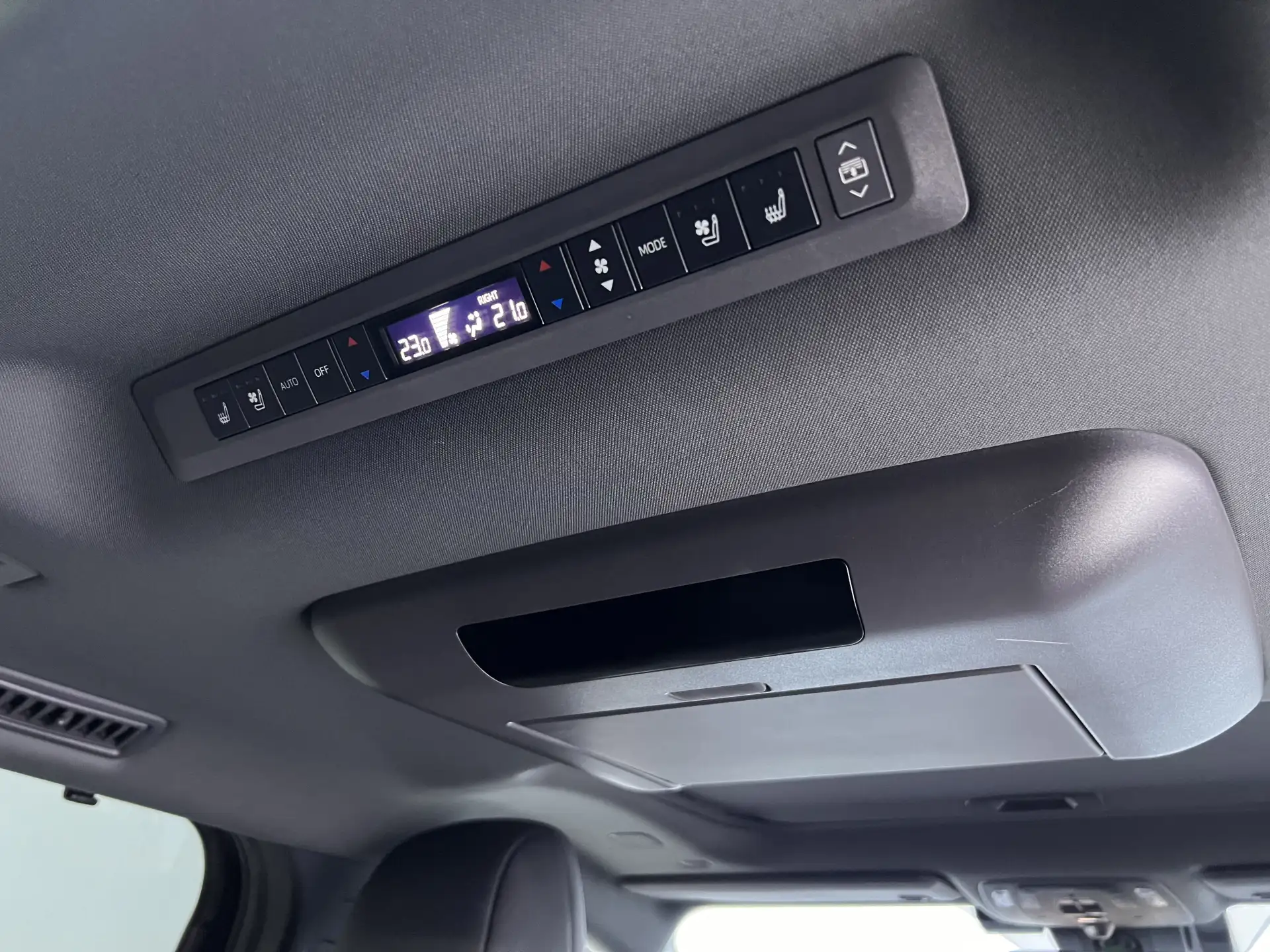 Toyota Granvia, 2023 22