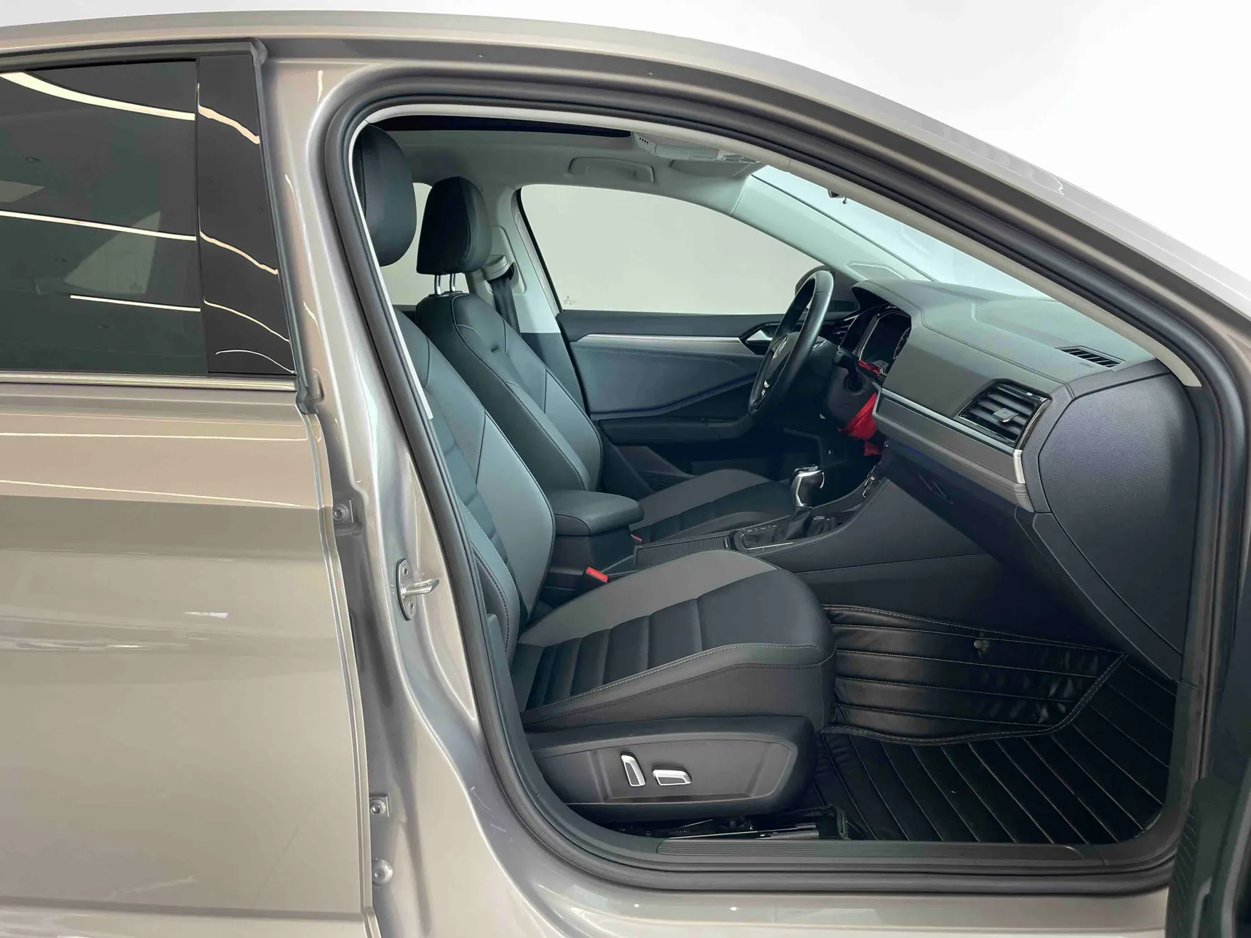 Volkswagen Sagitar, 2020 19