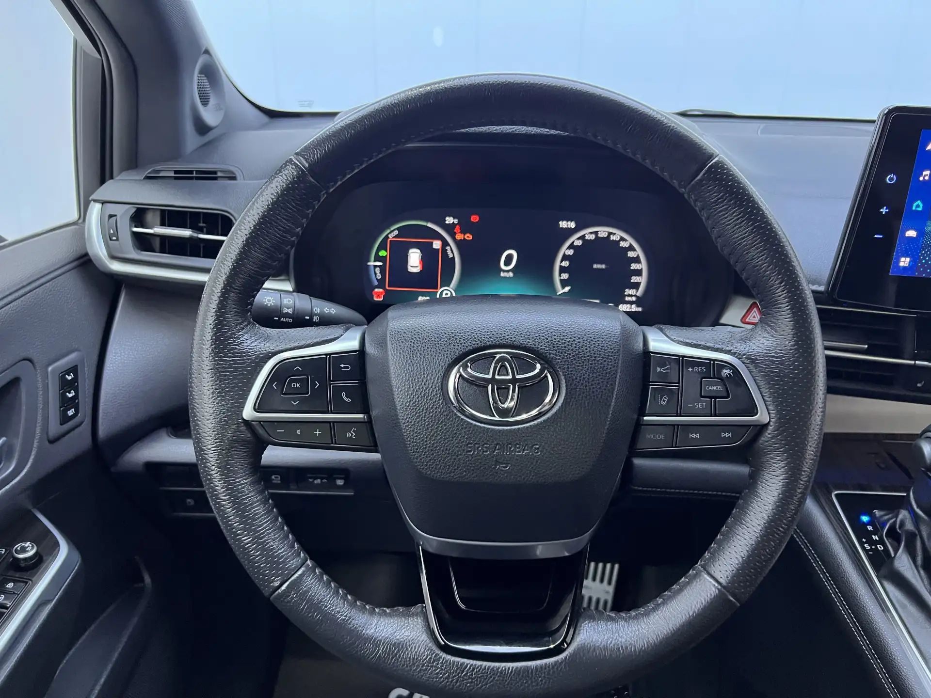 Toyota Granvia, 2023 15