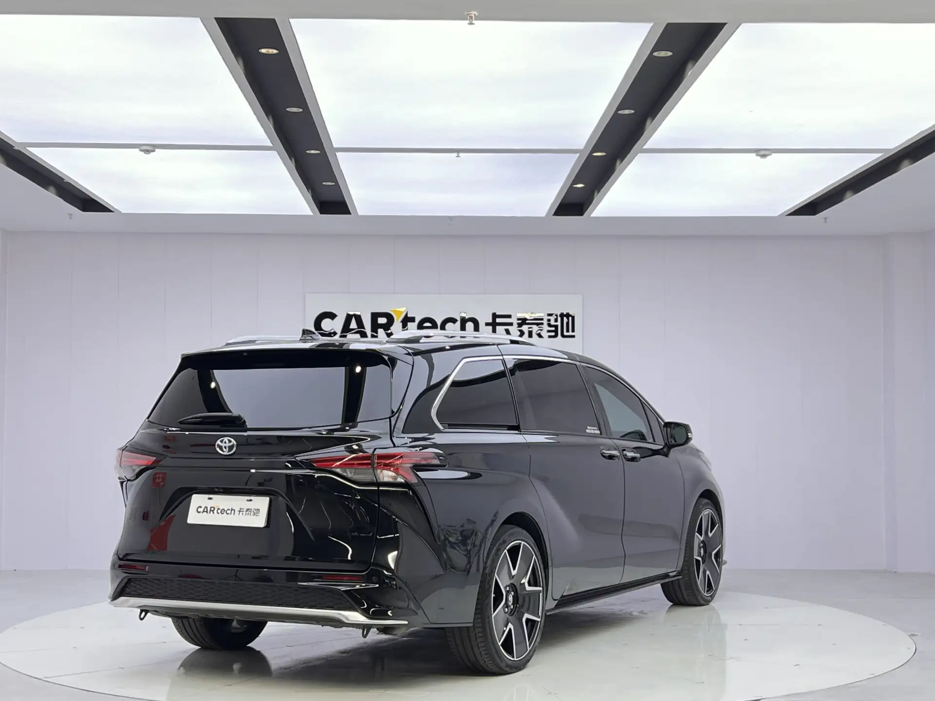 Toyota Granvia, 2023 3