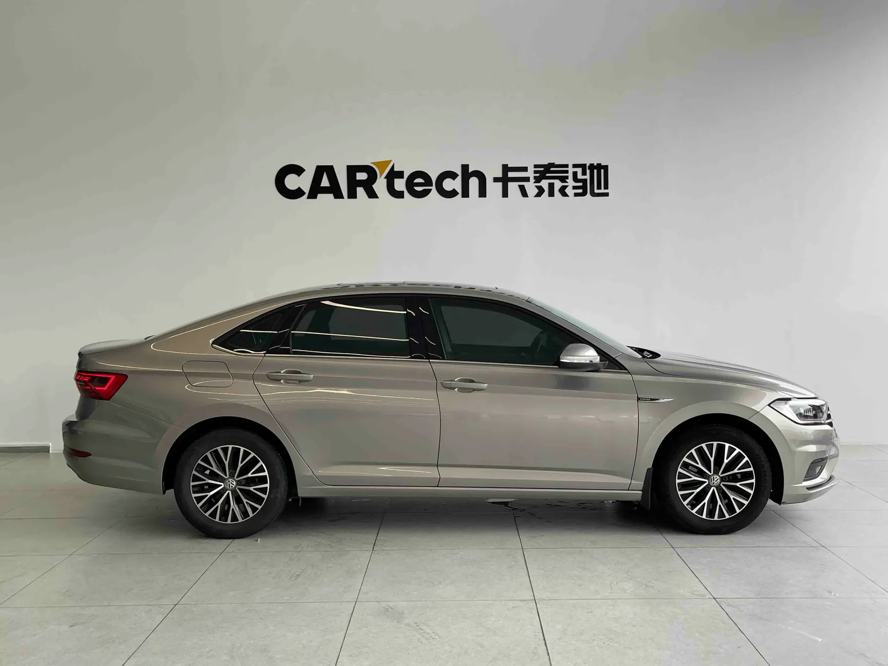 Volkswagen Sagitar, 2020 6