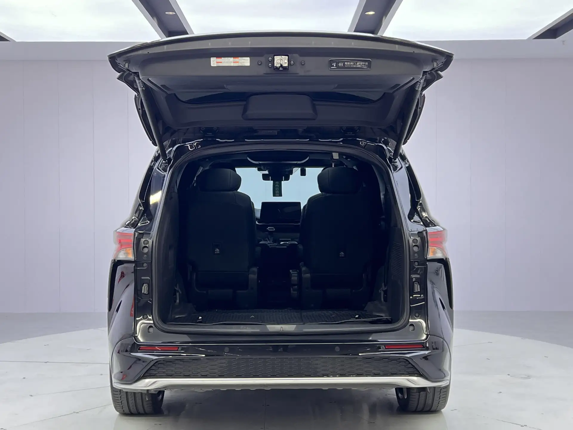 Toyota Granvia, 2023 12