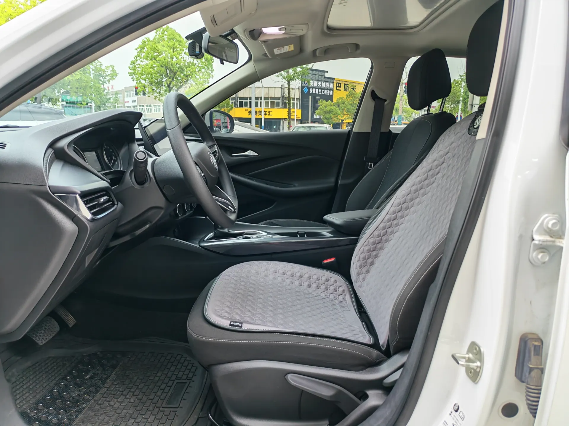 Buick Verano, 2022 10