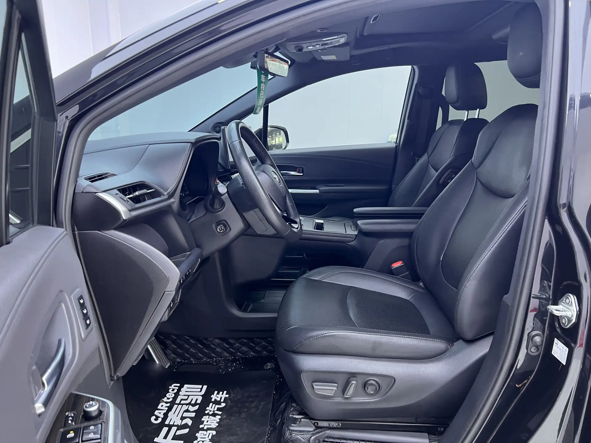 Toyota Granvia, 2023 17