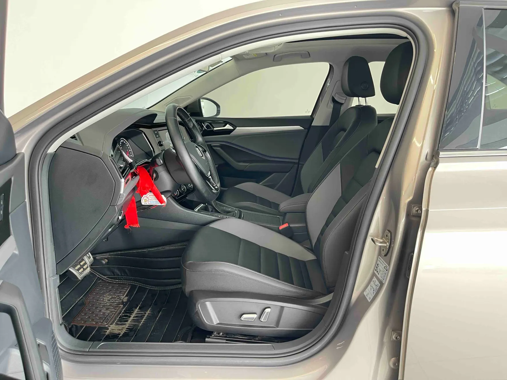 Volkswagen Sagitar, 2020 12