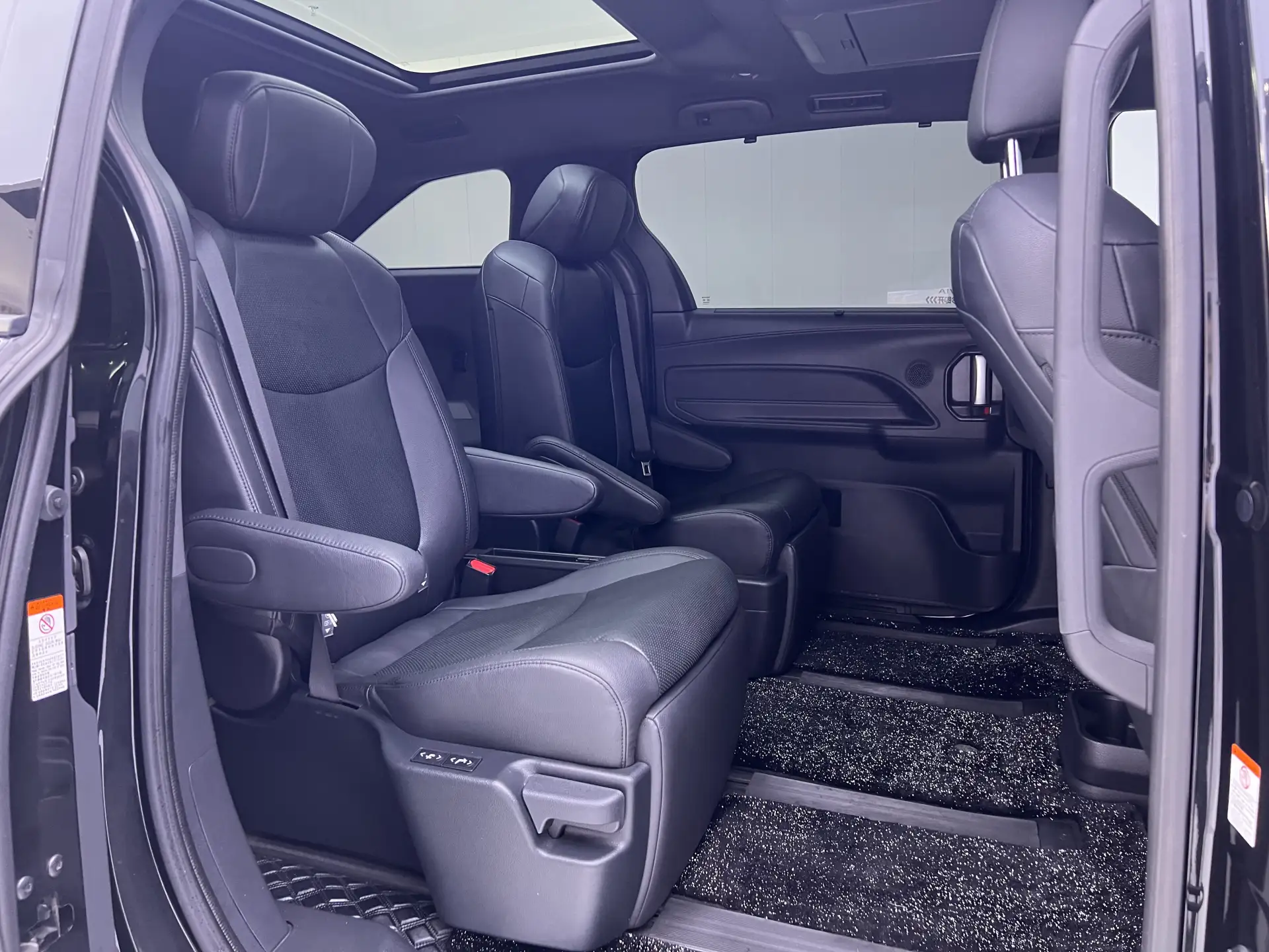 Toyota Granvia, 2023 19