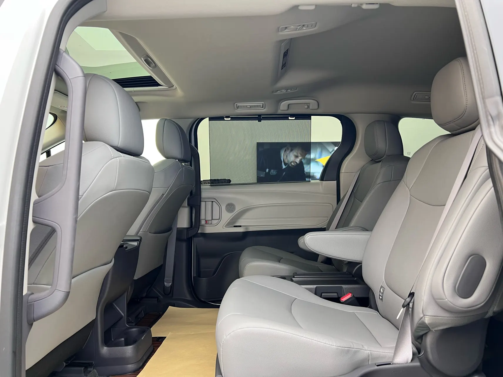 Toyota Granvia, 2024 19