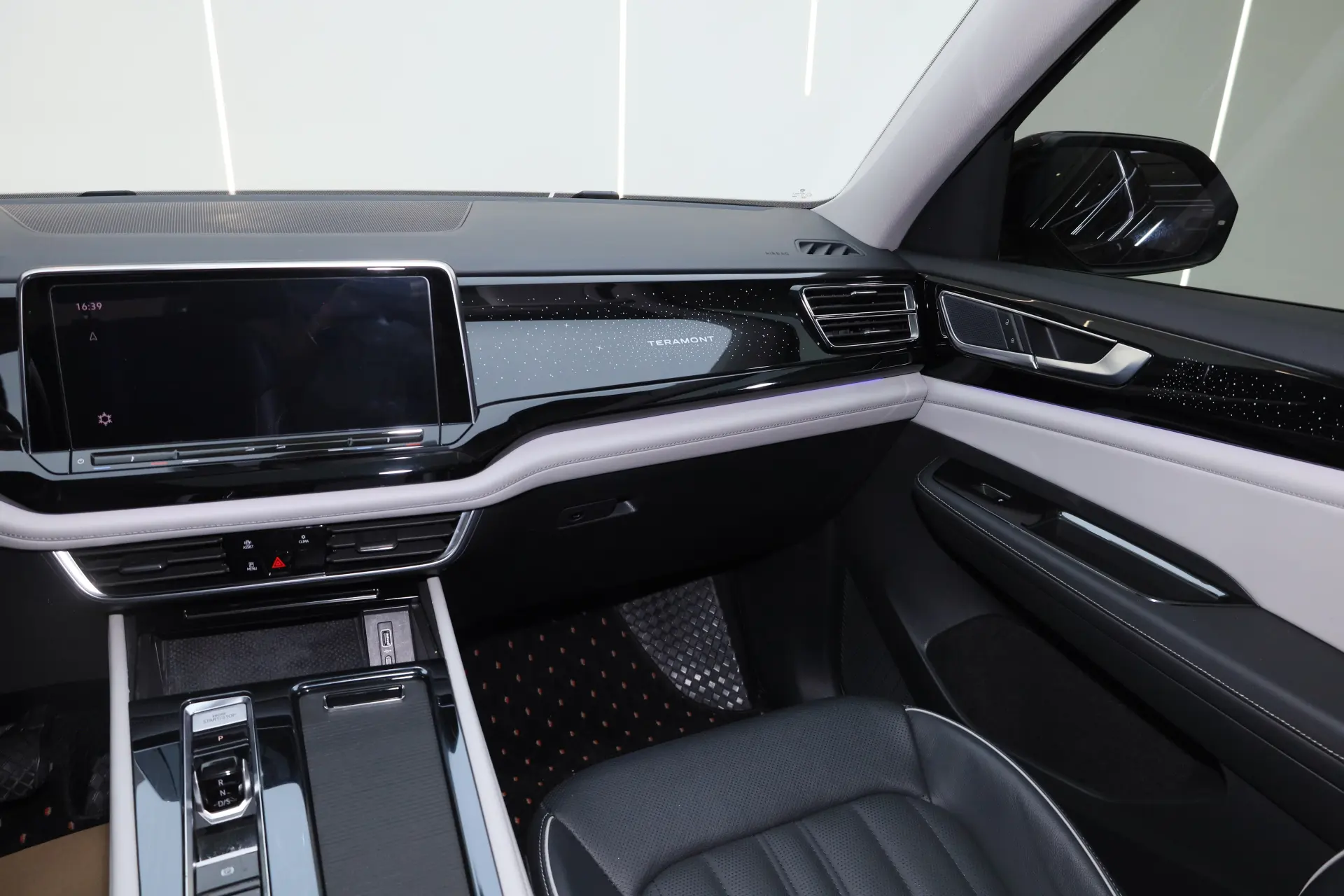 Volkswagen Teramont, 2023 28