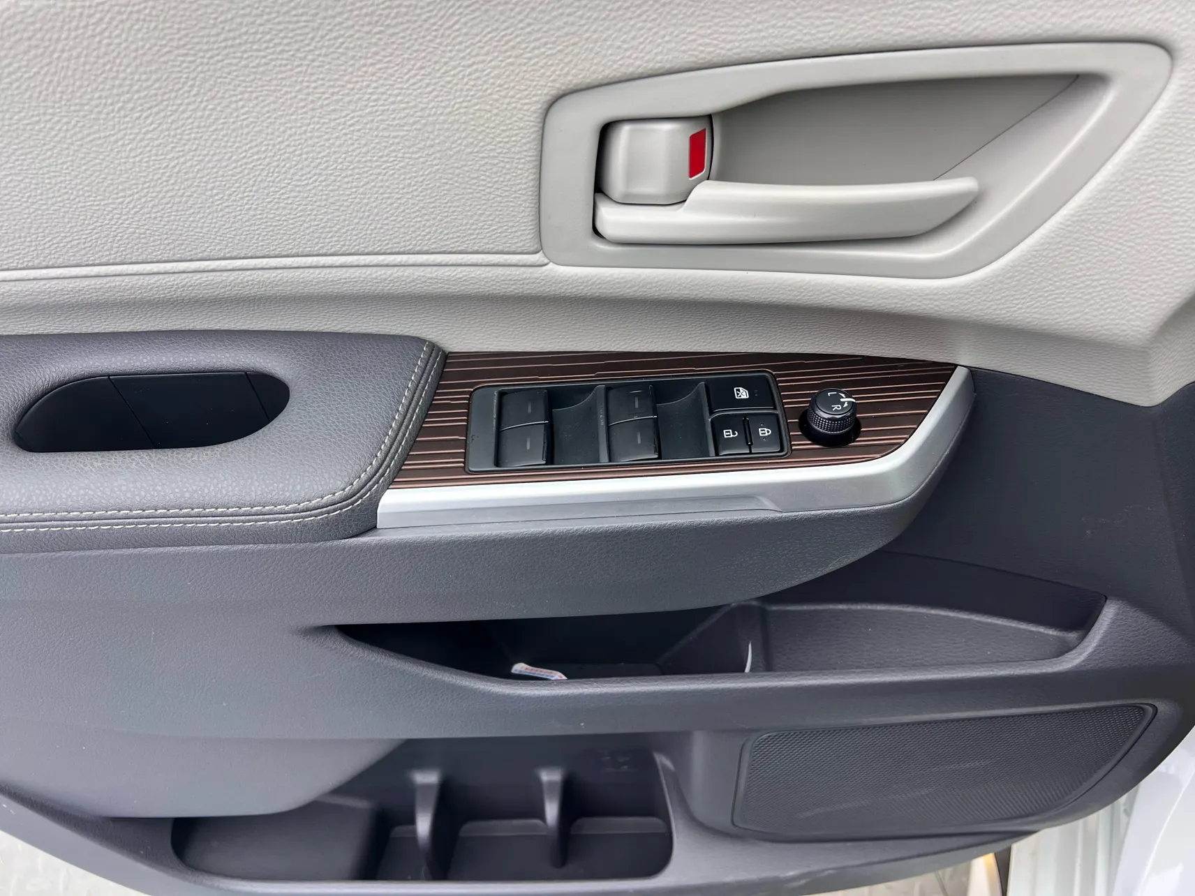 Toyota Granvia, 2024 16