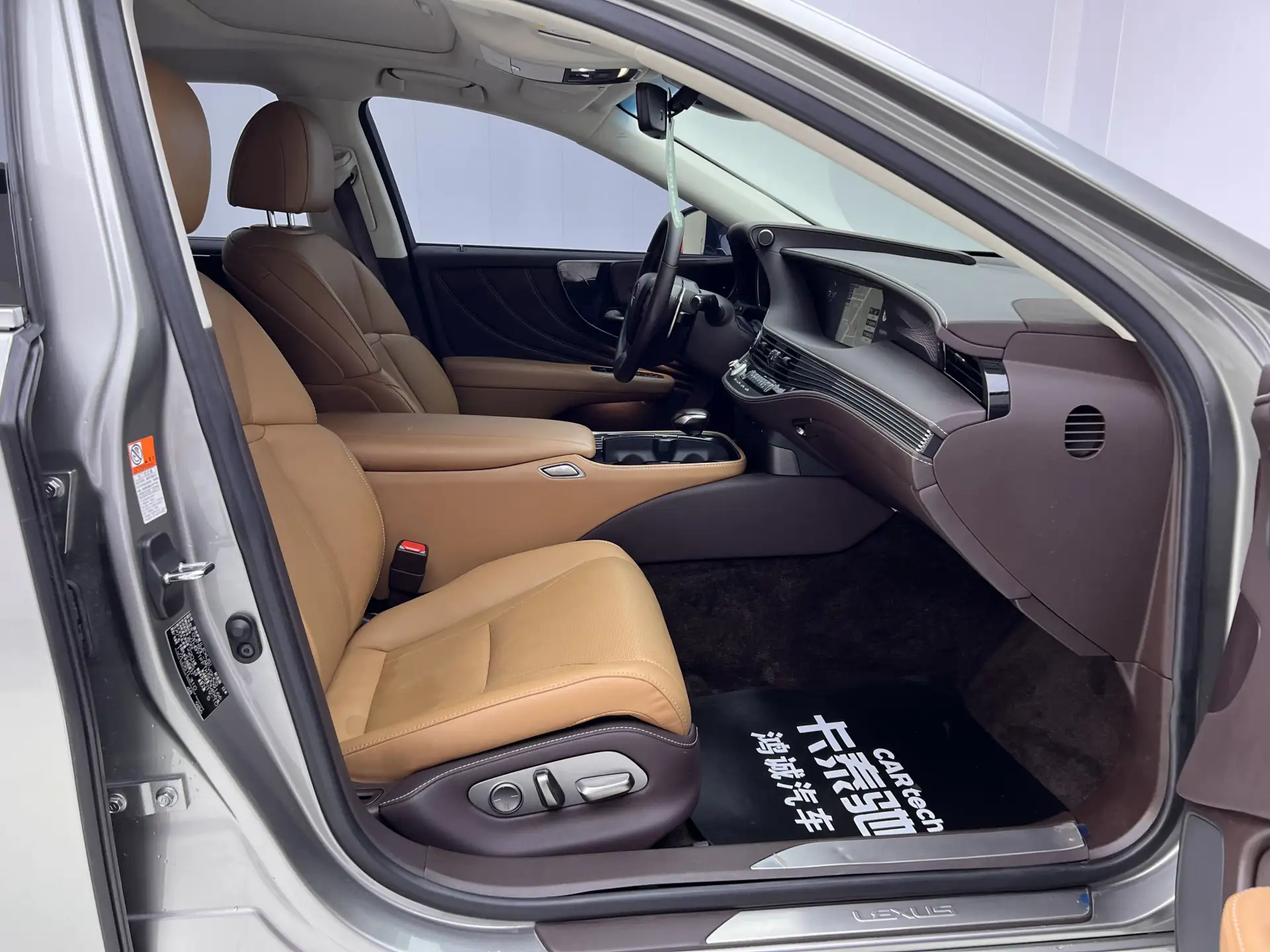 Lexus LS 500h, 2020 19