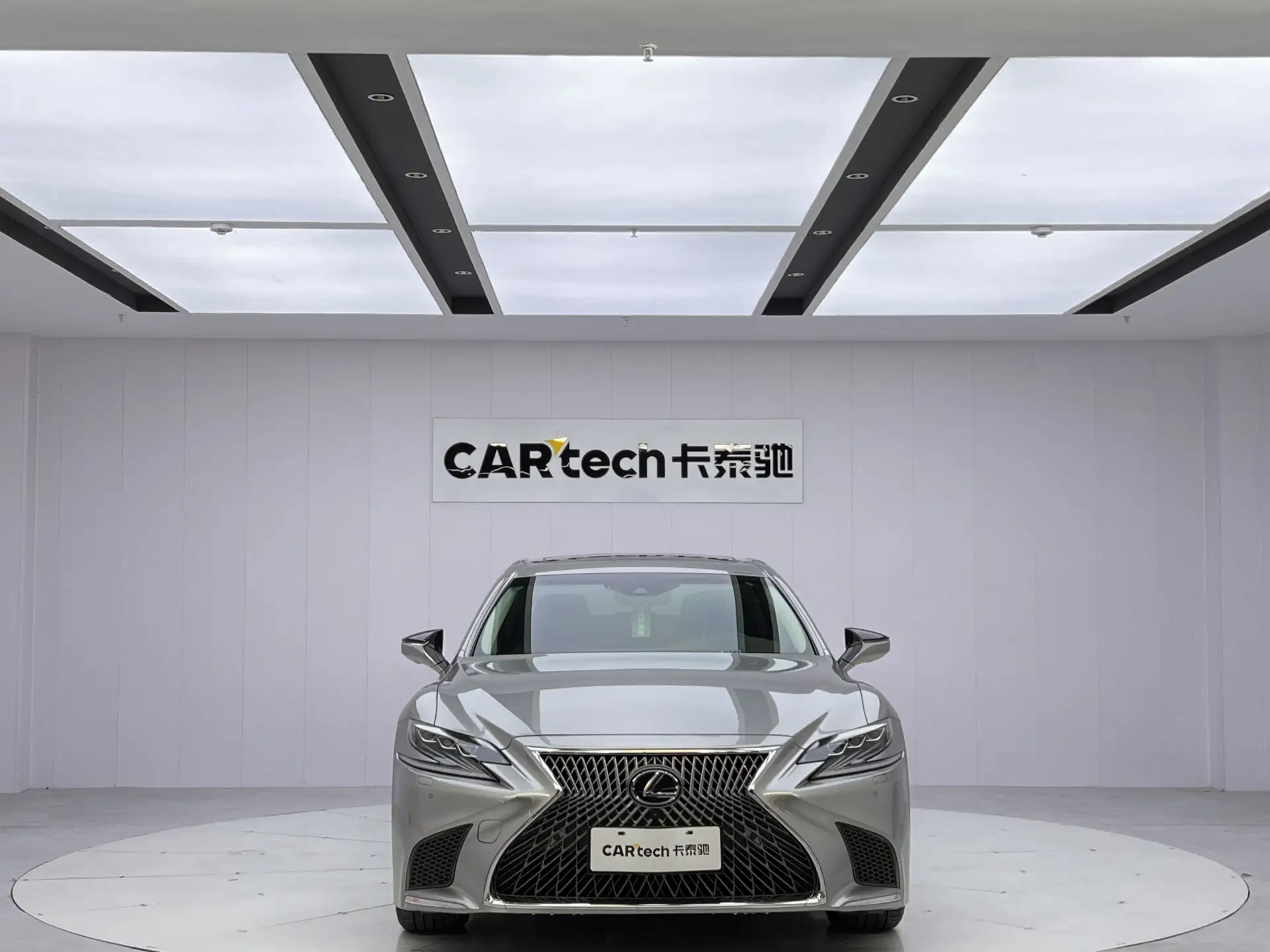 Lexus LS 500h, 2020 2