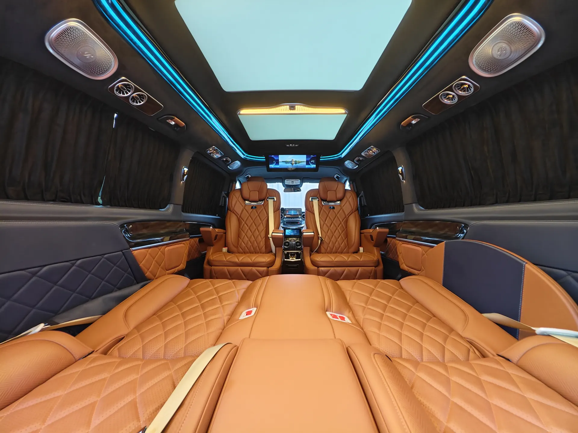 Mercedes-Benz Rhine Traveller, 2024 22