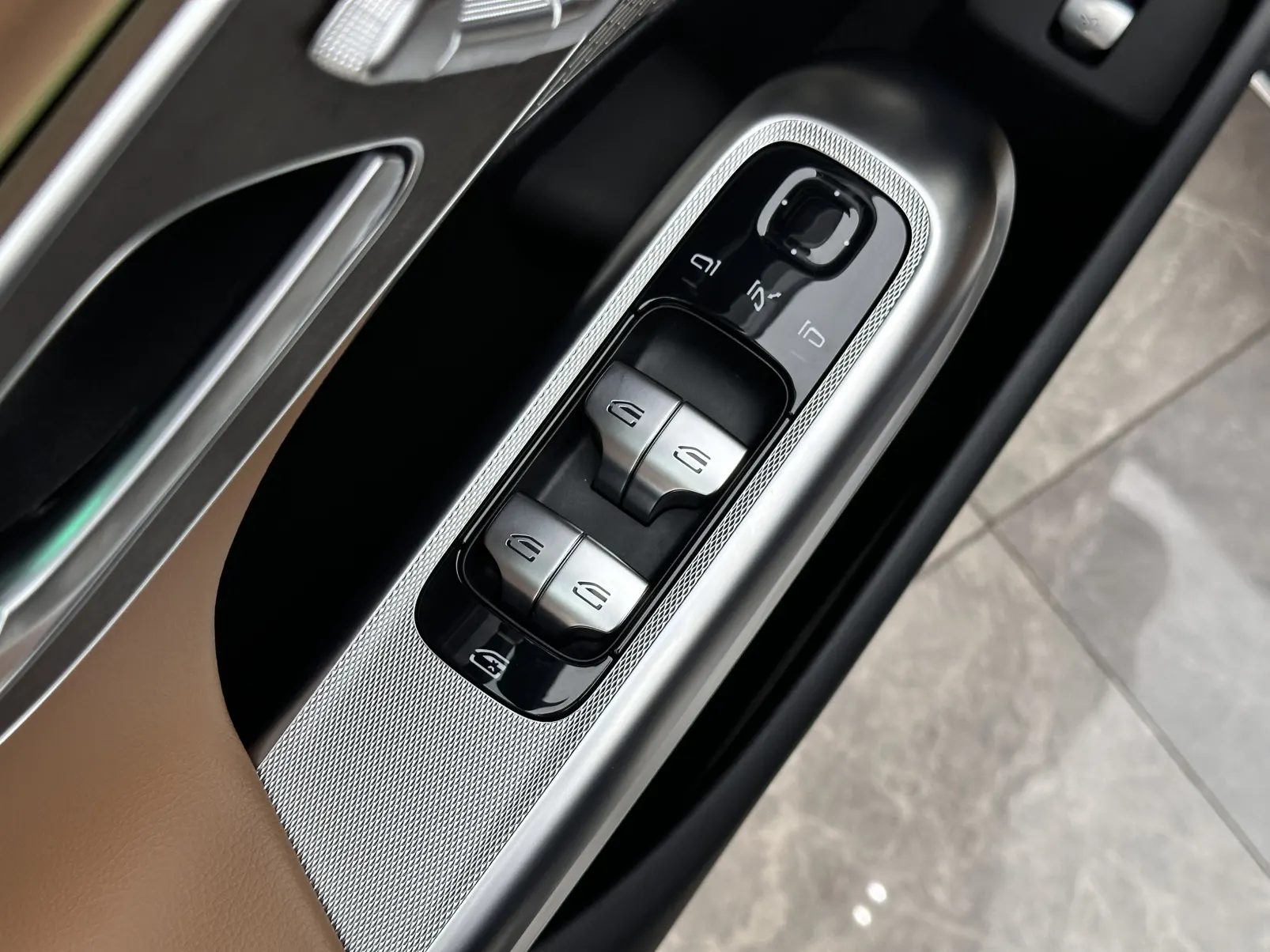 Mercedes-Benz E 300 L, 2025 16