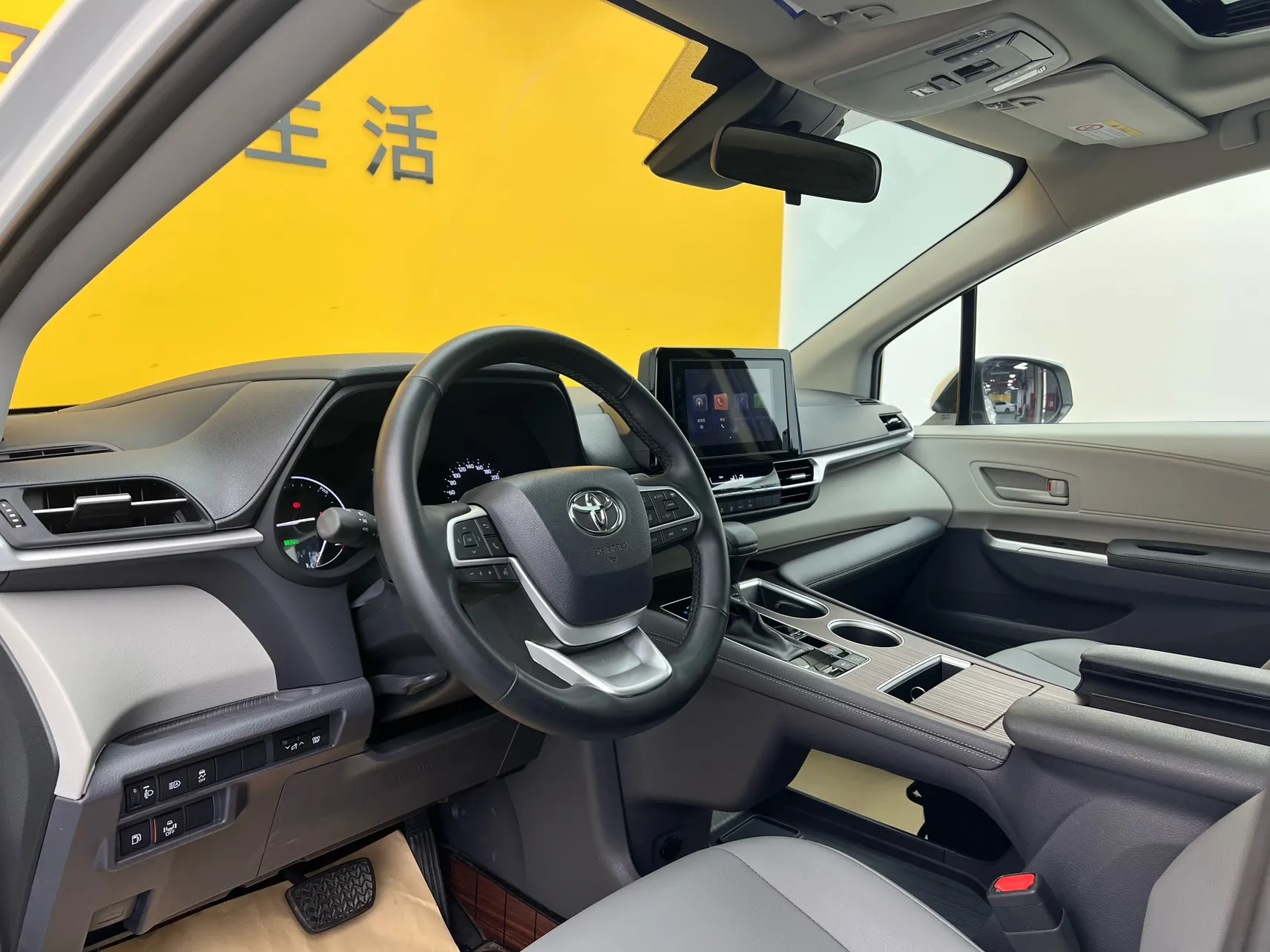 Toyota Granvia, 2024 28