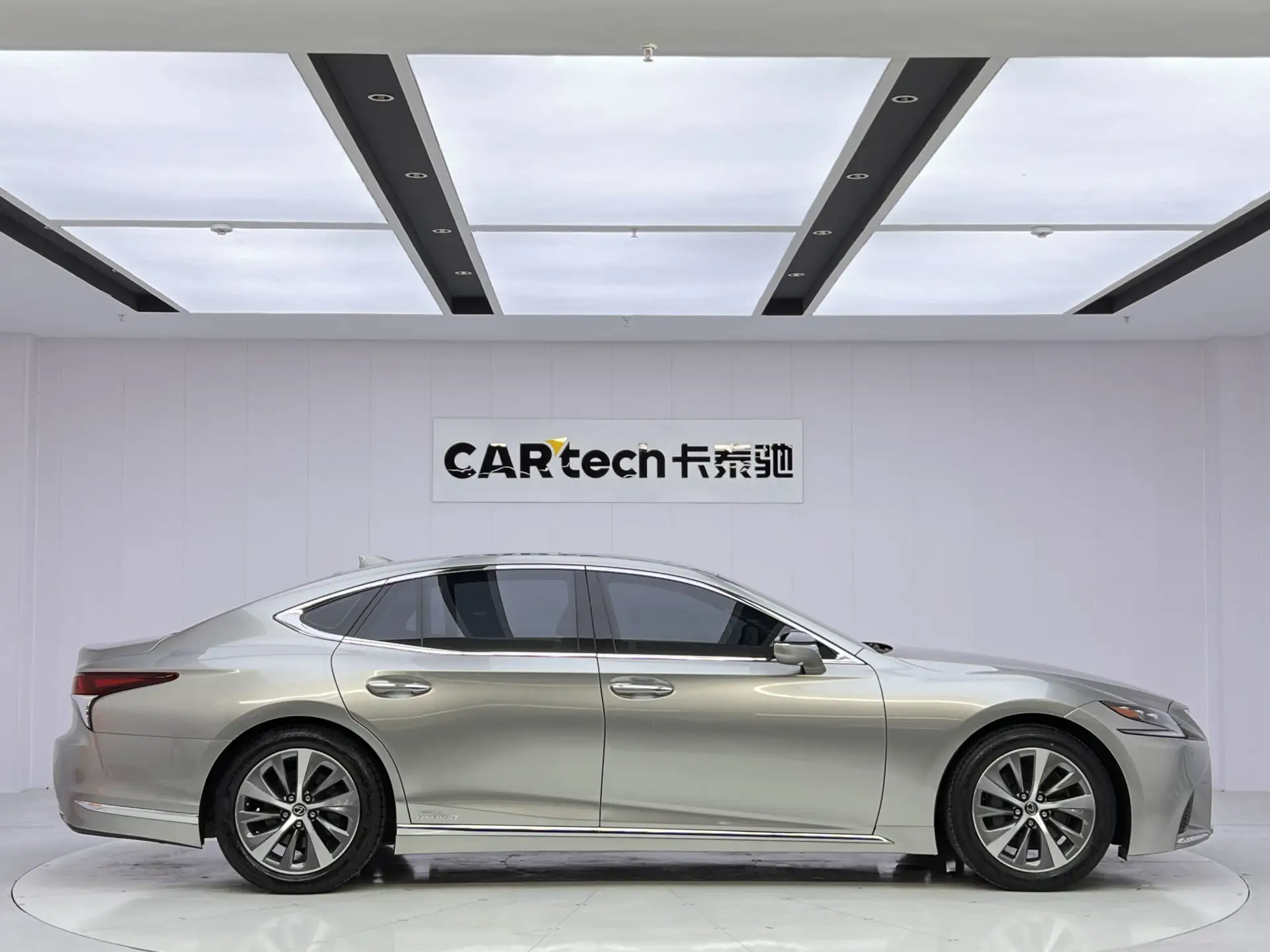 Lexus LS 500h, 2020 6