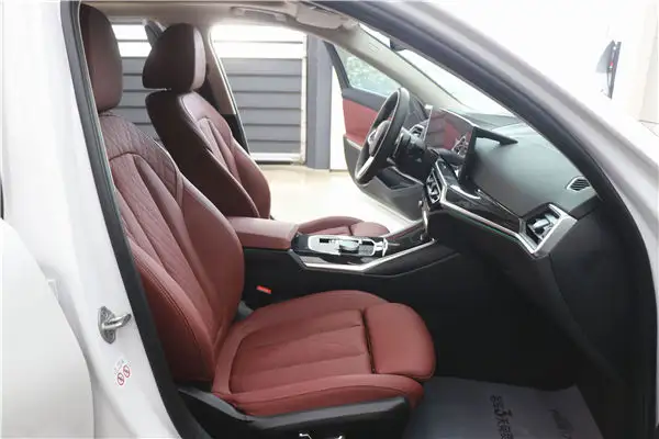 BMW 325Li, 2024 22