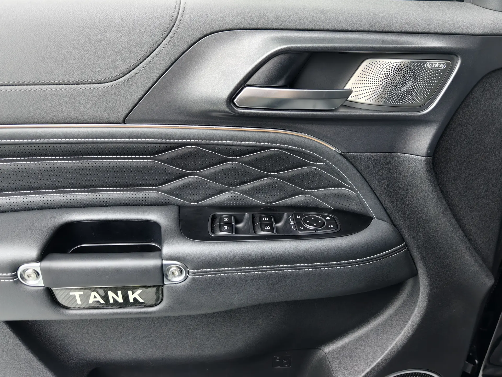 Tank 300, 2023 17