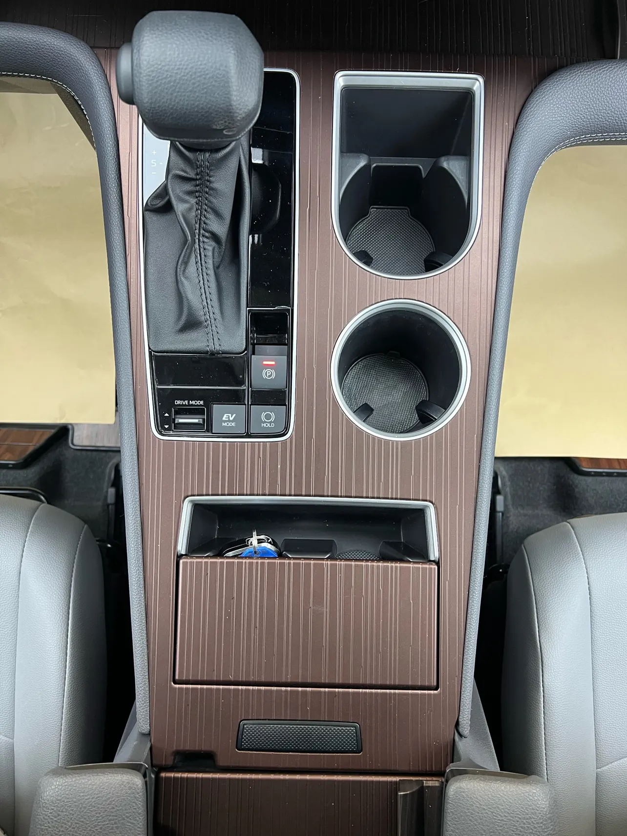 Toyota Granvia, 2024 20