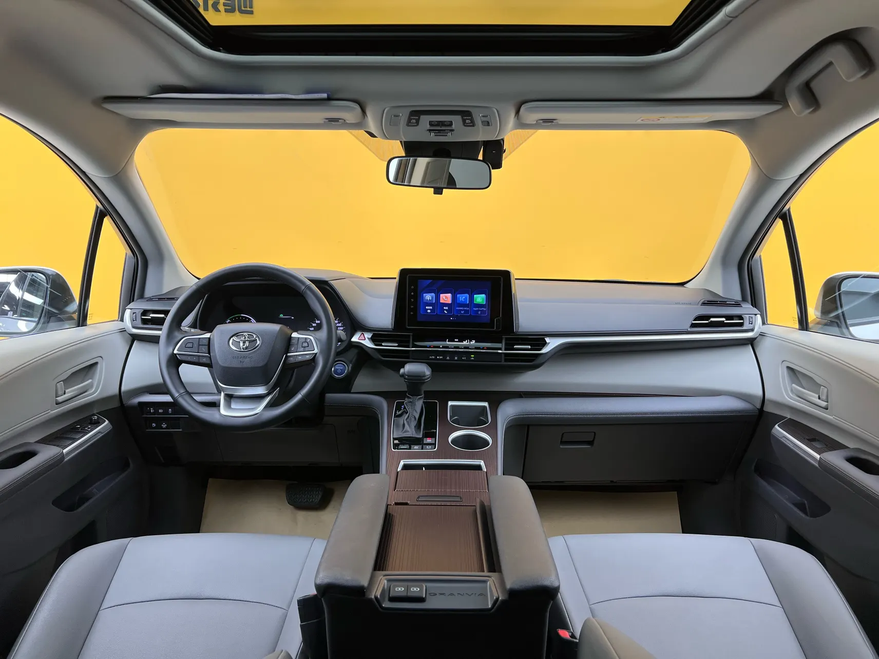 Toyota Granvia, 2024 13