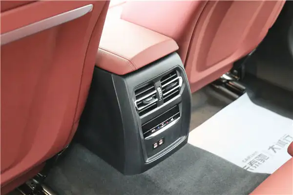 BMW 325Li, 2024 19