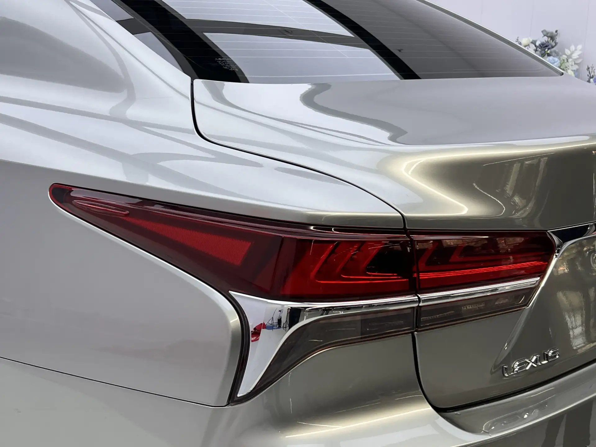 Lexus LS 500h, 2020 10