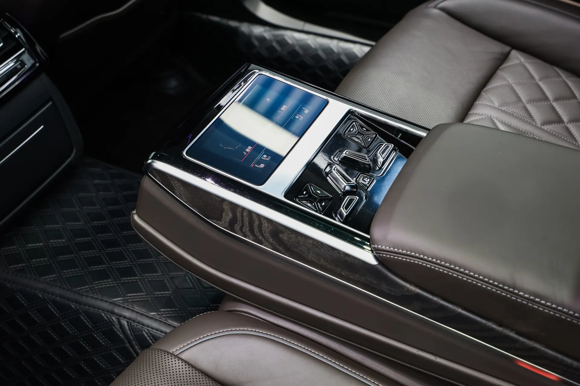 Audi A8L 50 TFSI, 2023 21