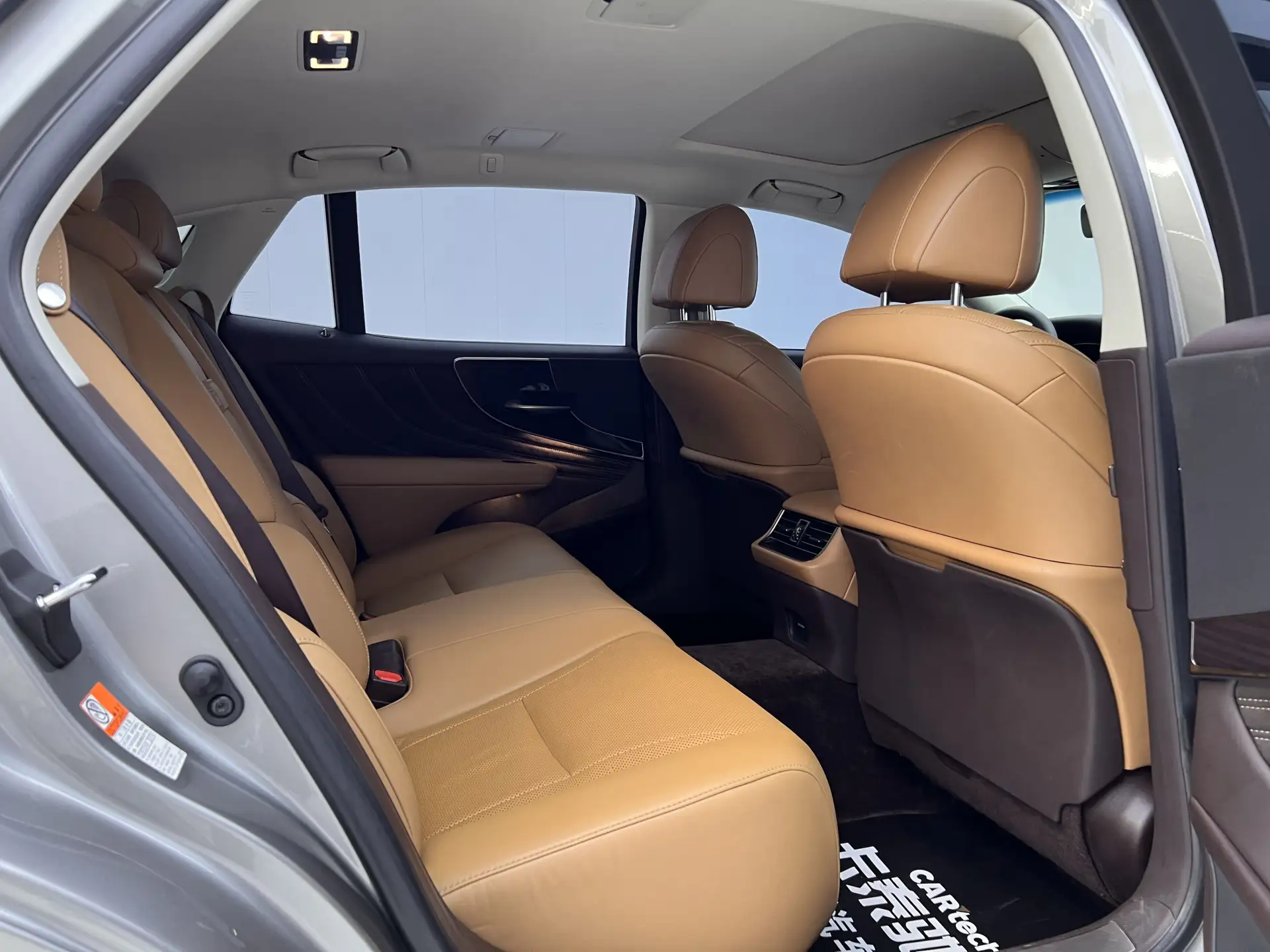 Lexus LS 500h, 2020 24