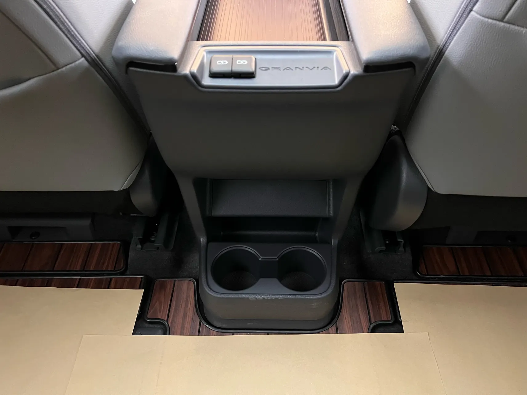 Toyota Granvia, 2024 36