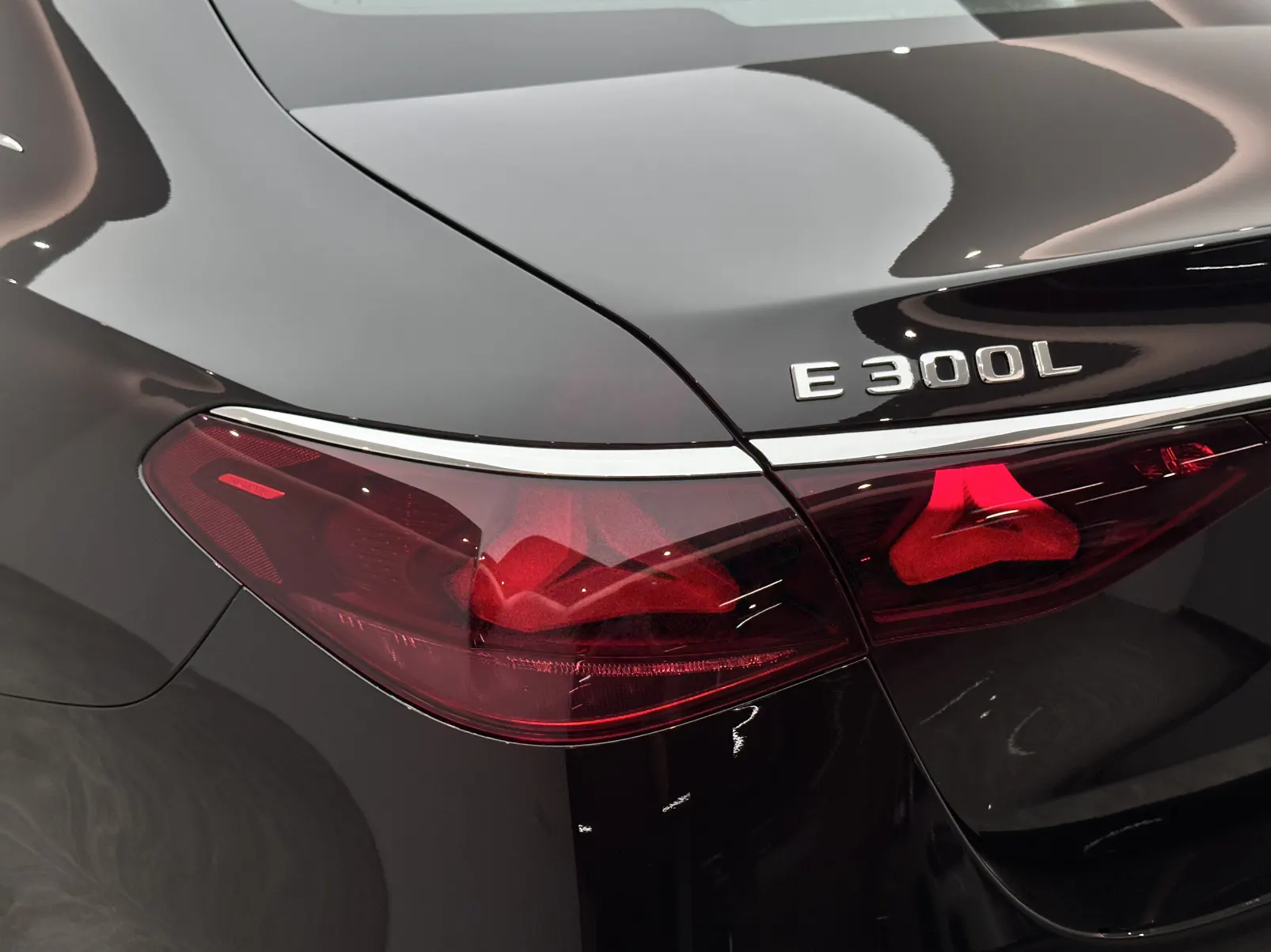Mercedes-Benz E 300 L, 2025 21