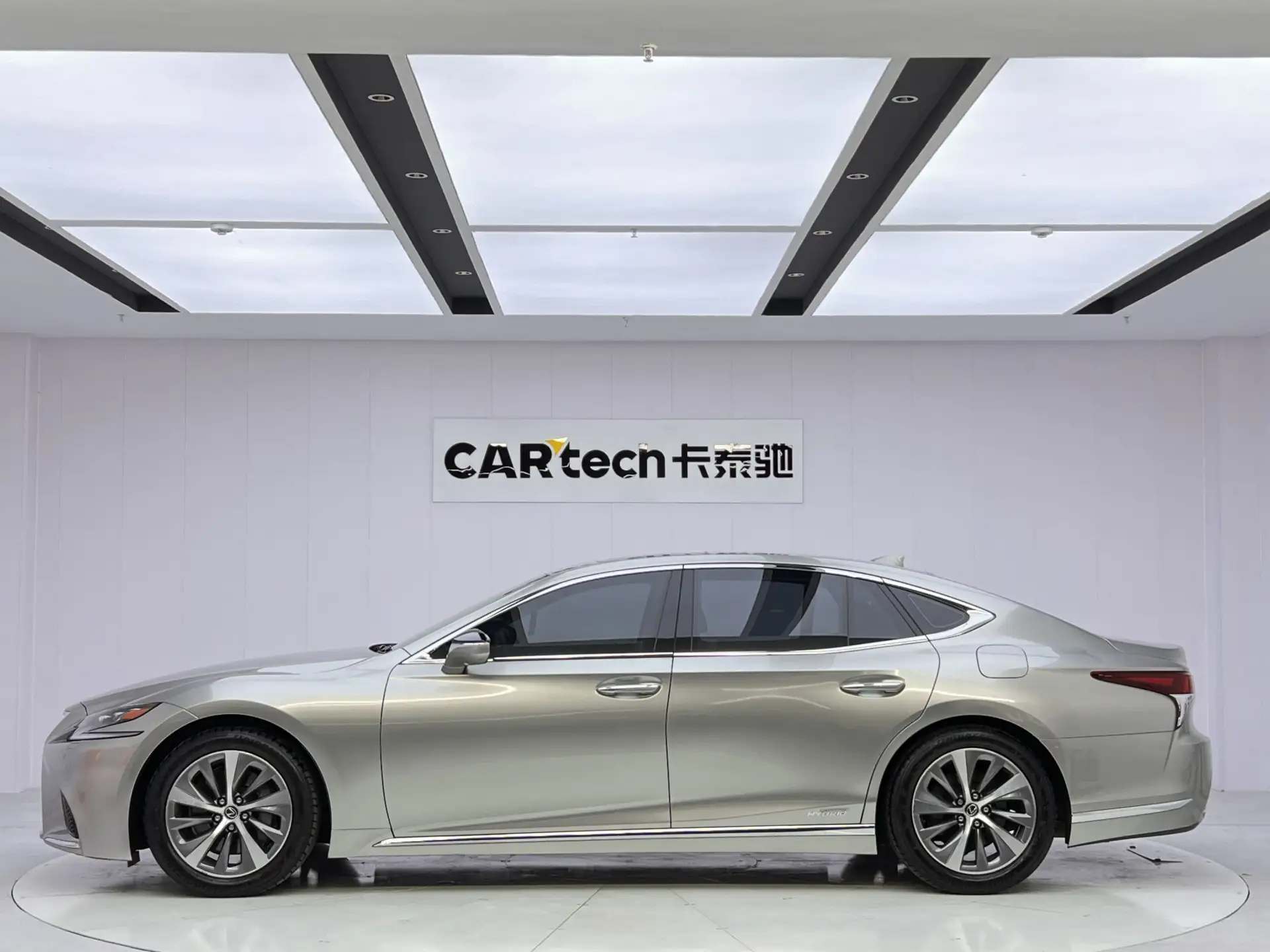 Lexus LS 500h, 2020 все фото