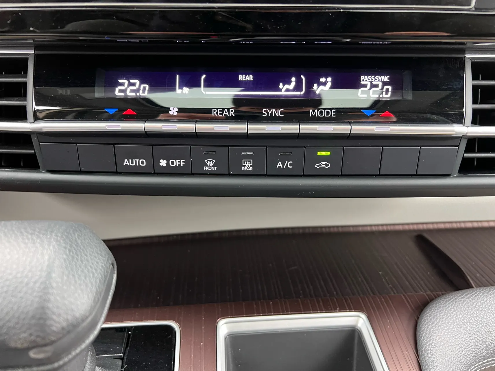 Toyota Granvia, 2024 24
