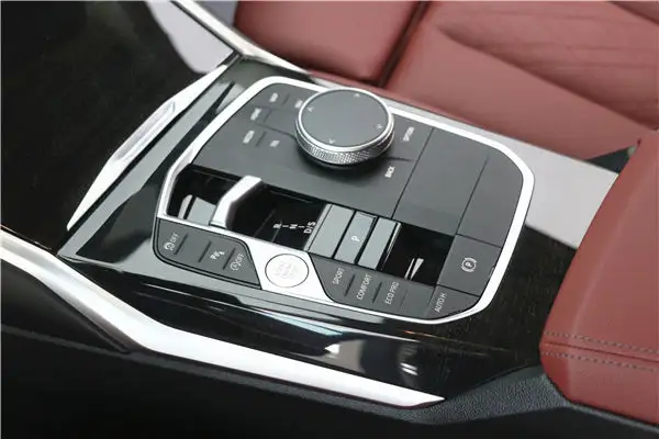 BMW 325Li, 2024 13