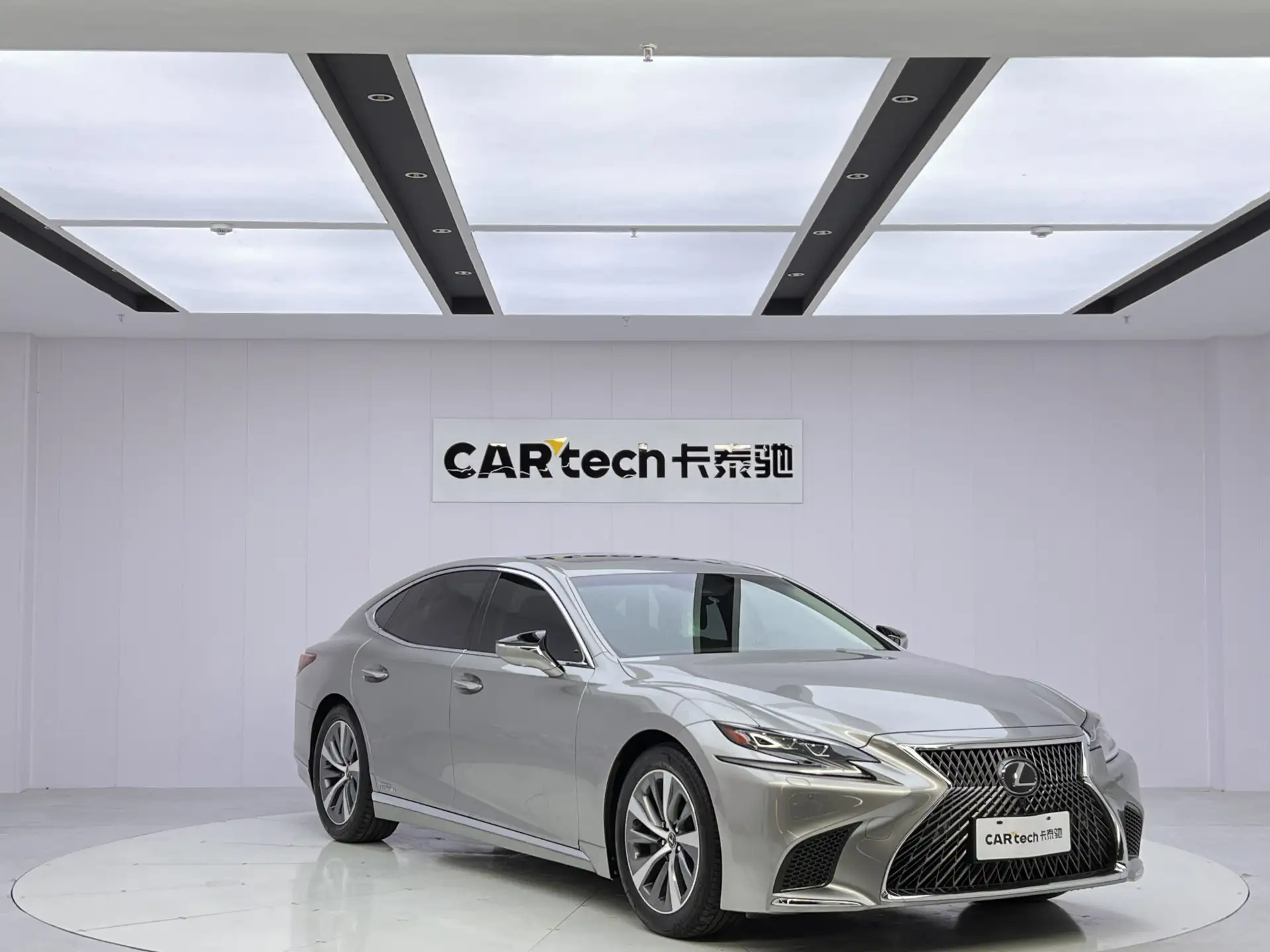 Lexus LS 500h, 2020 3