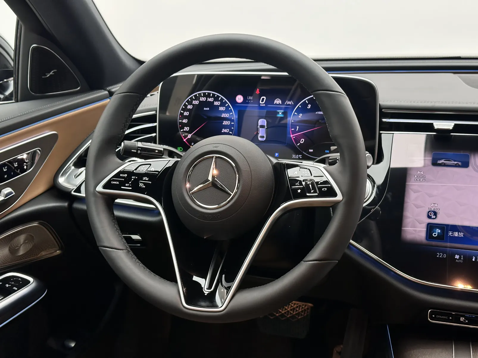 Mercedes-Benz E 300 L, 2025 12