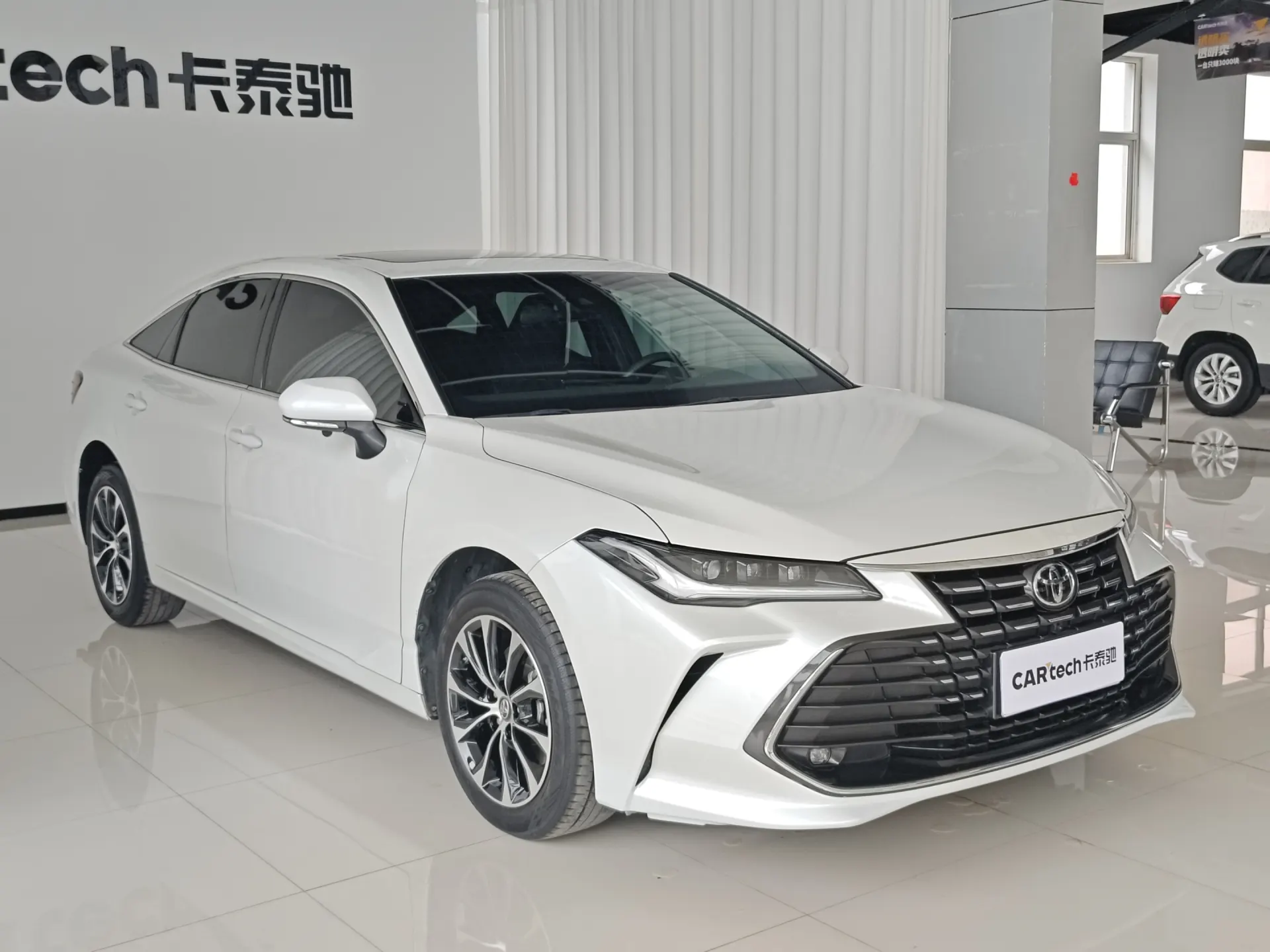Toyota Avalon, 2023 все фото