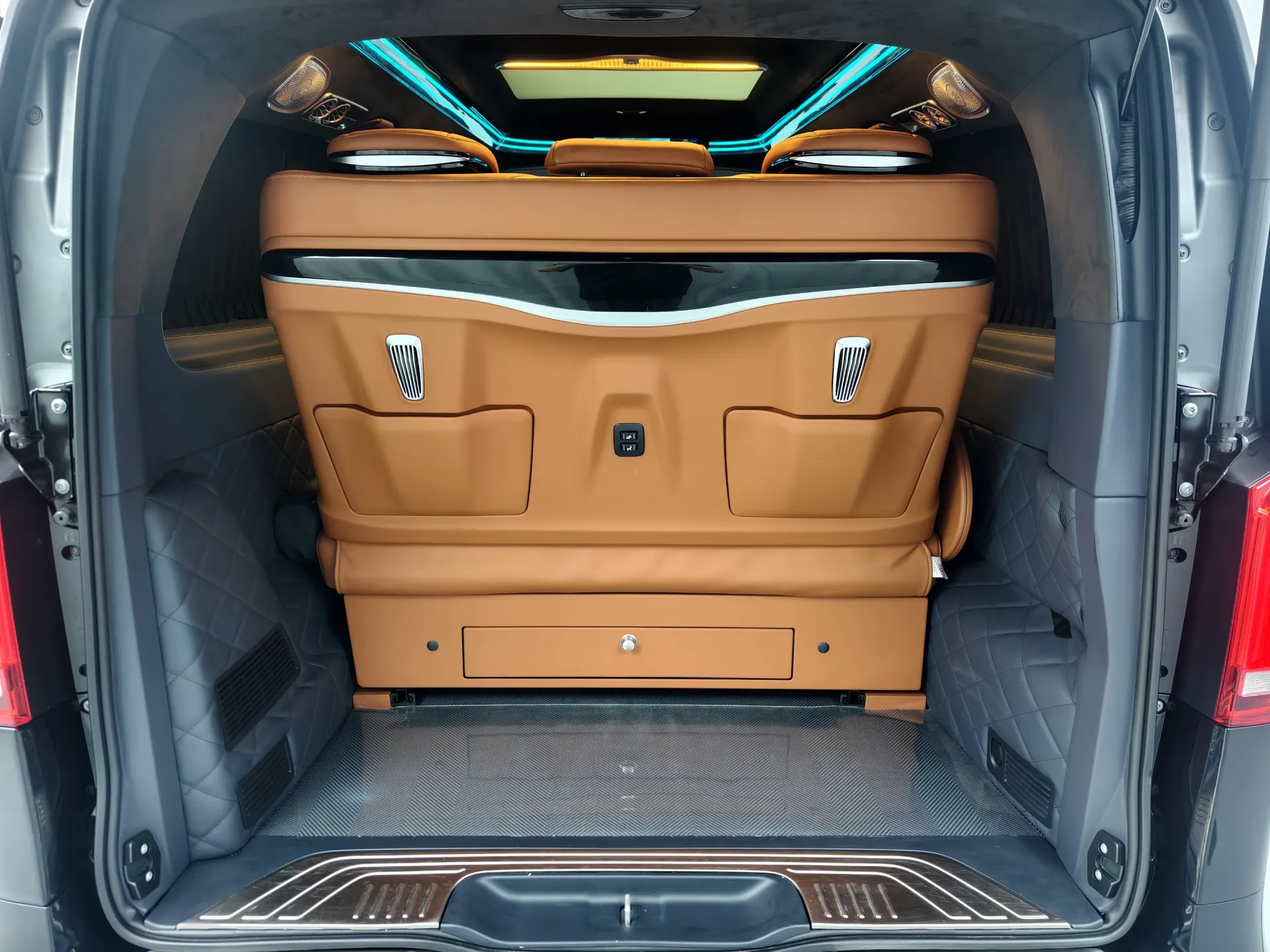 Mercedes-Benz Rhine Traveller, 2024 7