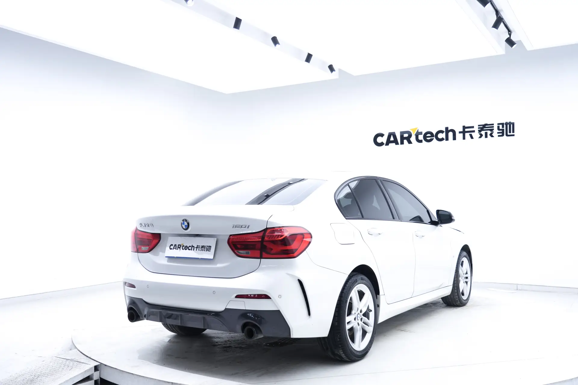 BMW 120i, 2022 все фото