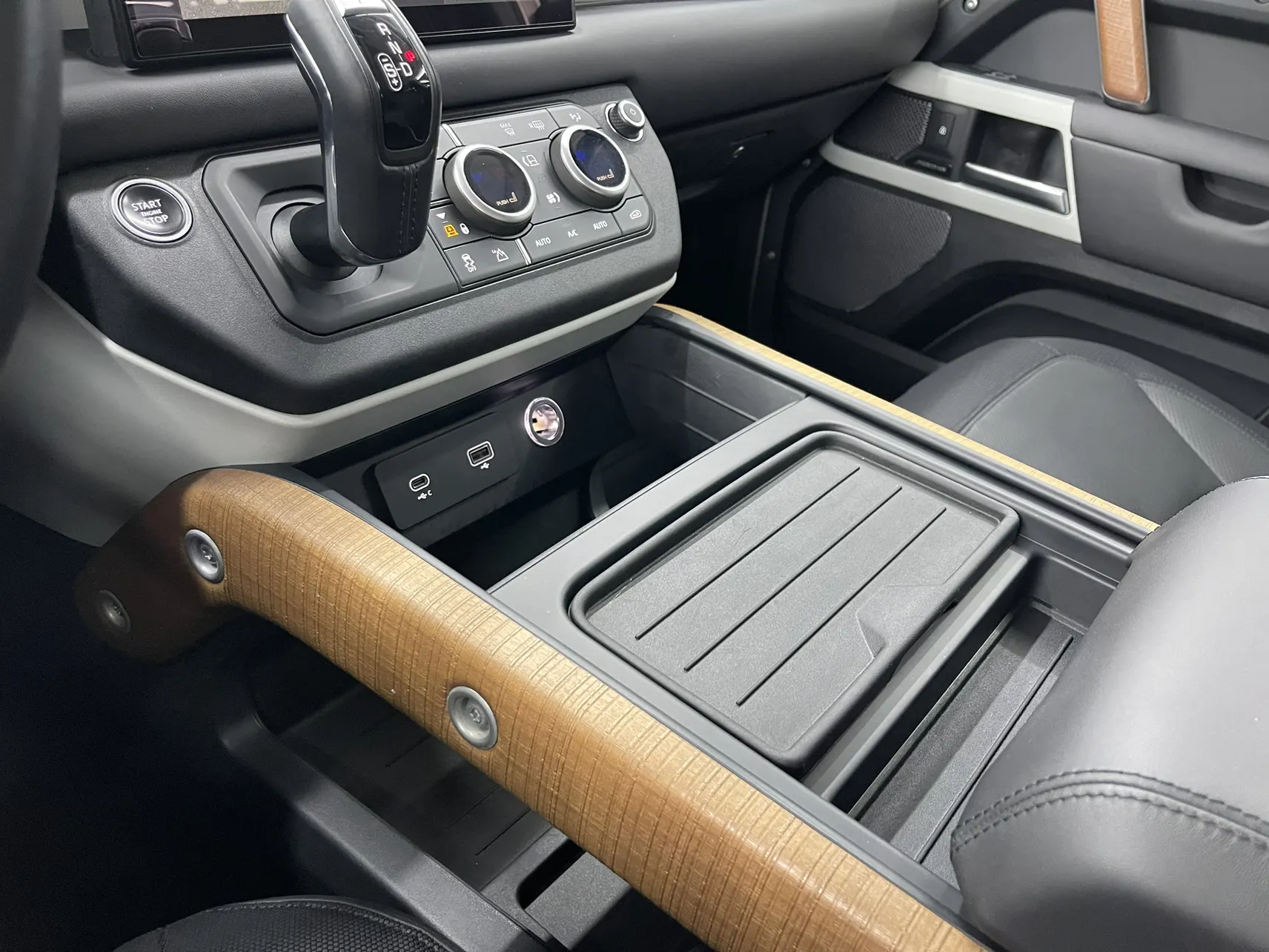 Land Rover Defender, 2022 22